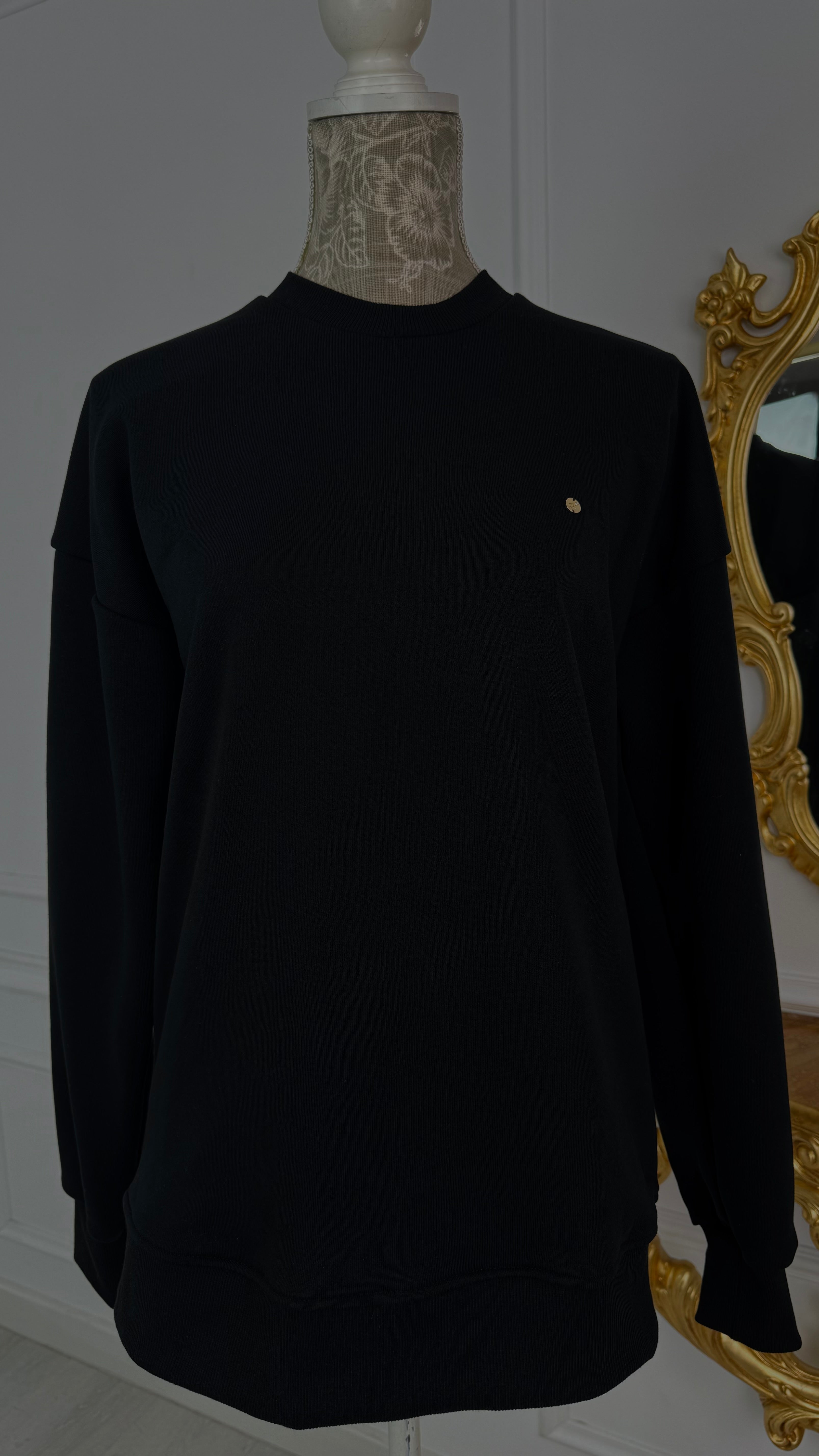 Set of 2 Pieces "Eria 330" Open-Back Blouse + Straight-Leg Cotton Pants BLACK Set of 2 Pieces "Eria 330" Open-Back Blouse + Straight-Leg Cotton Pants BLACK