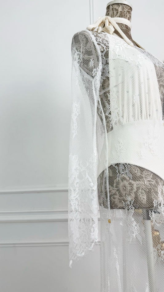 Dlouhé krajkové šaty s dlouhým rukávem BÍLÉ