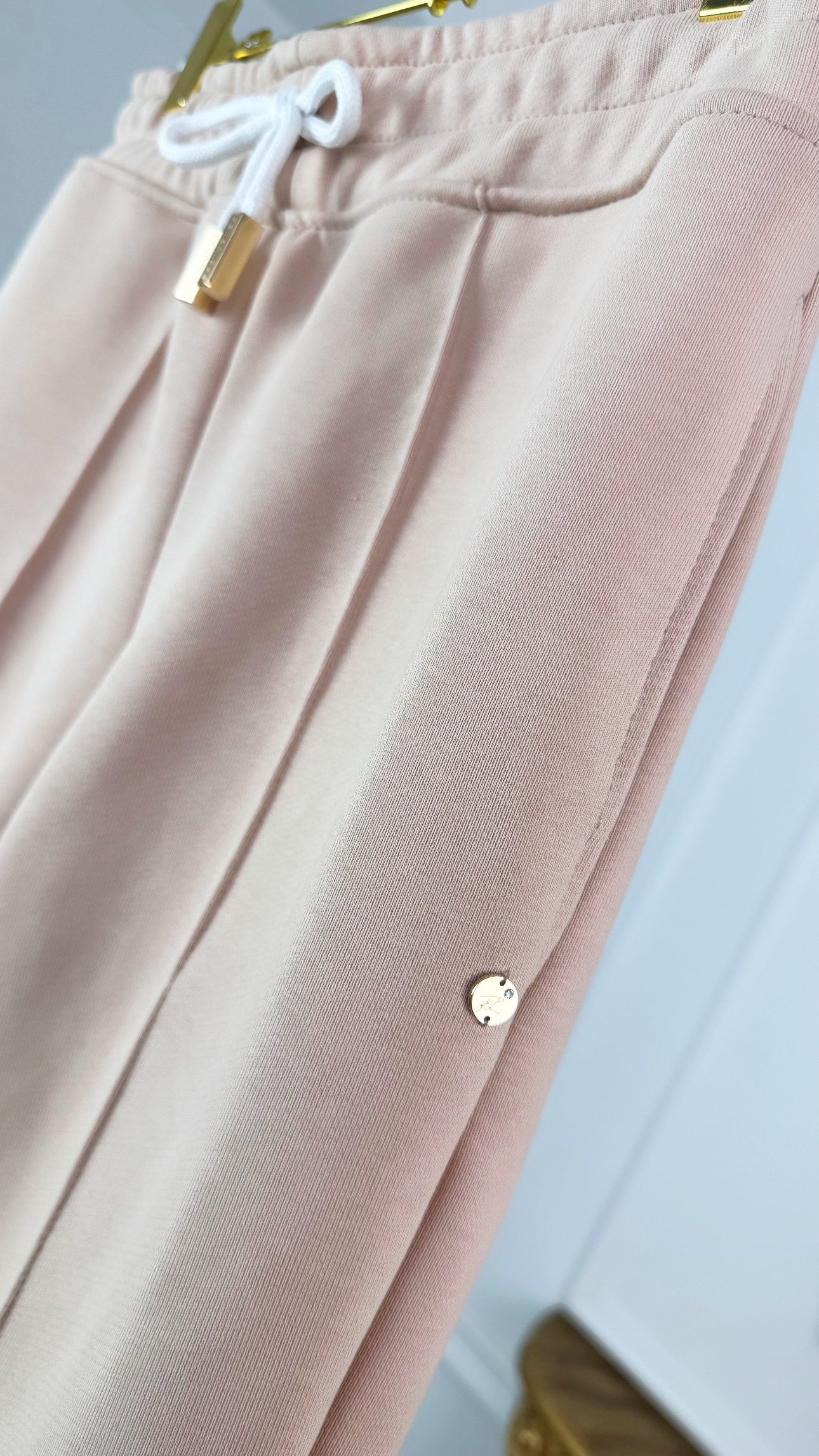 2-Piece Set "Eria 500" Top with Open Back + Long Straight Cotton Pants BEIGE 2-Piece Set "Eria 500" Top with Open Back + Long Straight Cotton Pants BEIGE