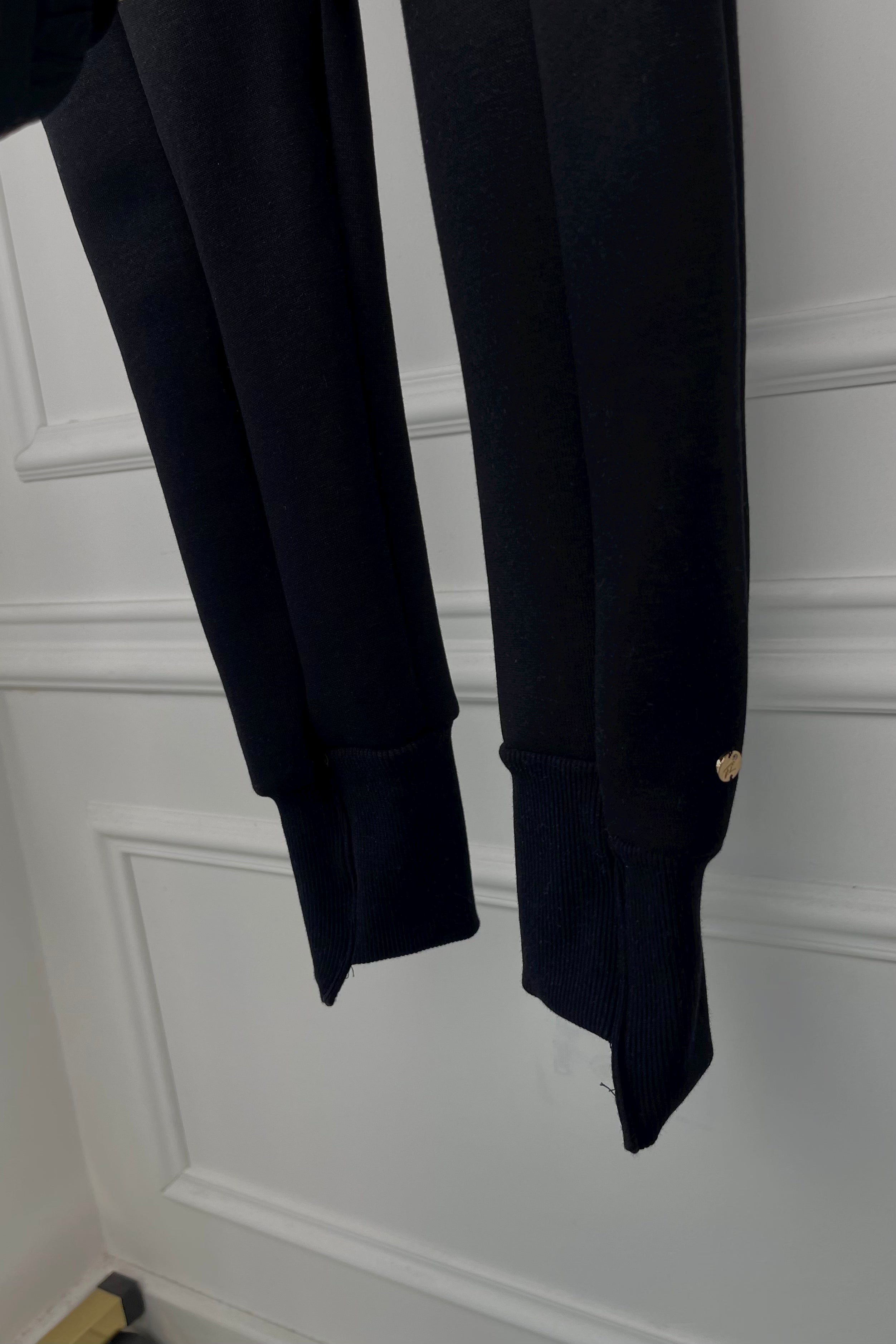 SET 2 PIEZAS "Blush" SUDADERA CON AGUJERO ESPALDA + Pantalón - 5 VARIACIONES DE COLORES SET 2 PIEZAS "Blush" SUDADERA CON AGUJERO ESPALDA + Pantalón - 5 VARIACIONES DE COLORES