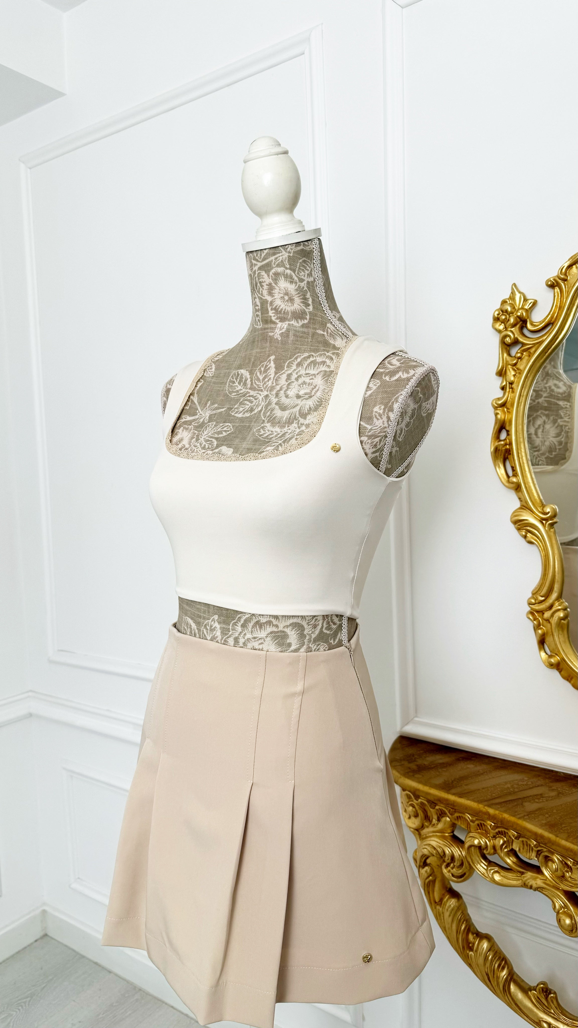 Falda De Tenis Corta Con Pantalones Ocultos - BEIGE Falda De Tenis Corta Con Pantalones Ocultos - BEIGE