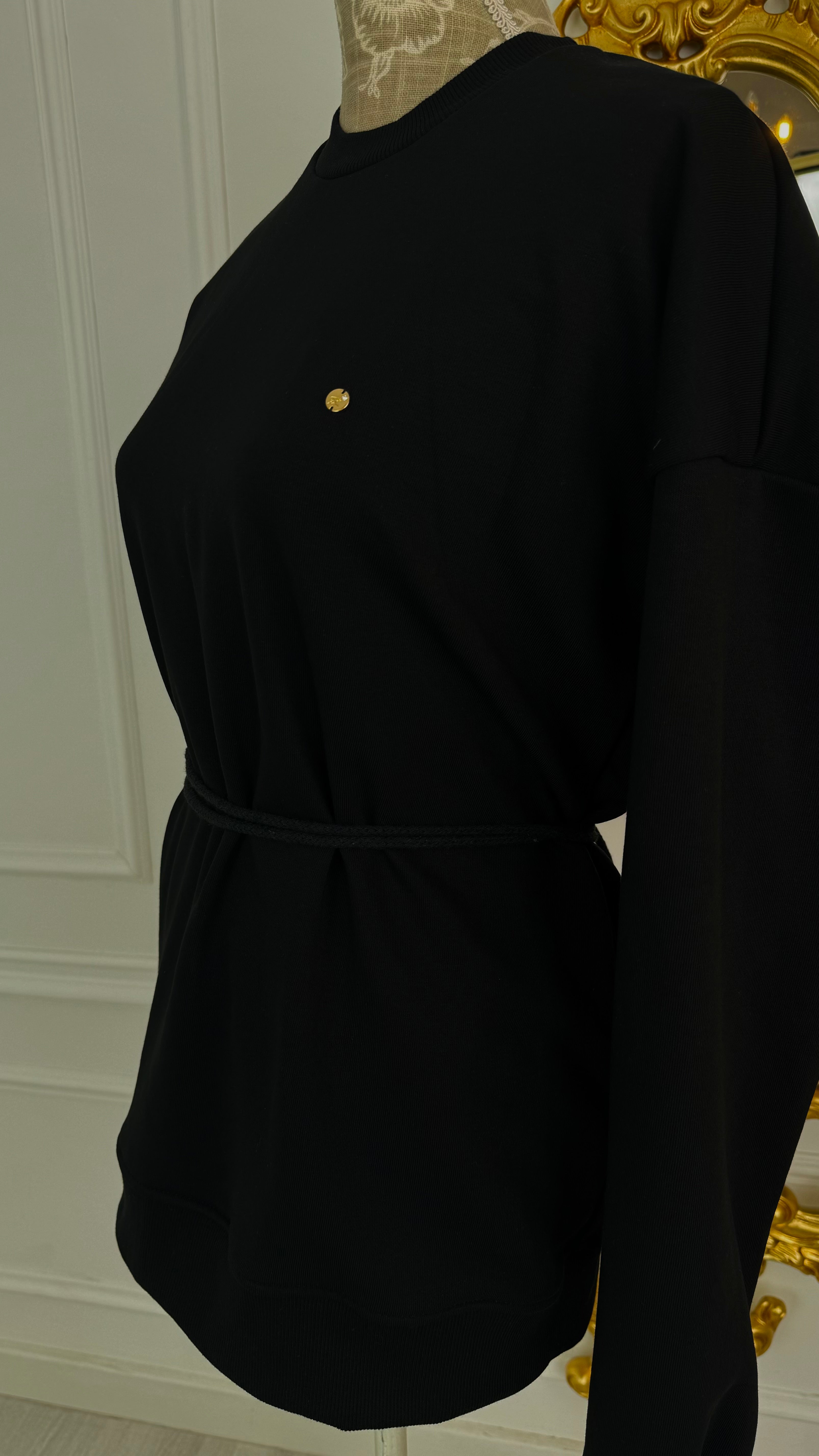 Set of 2 Pieces "Eria 330" Open-Back Blouse + Straight-Leg Cotton Pants BLACK Set of 2 Pieces "Eria 330" Open-Back Blouse + Straight-Leg Cotton Pants BLACK