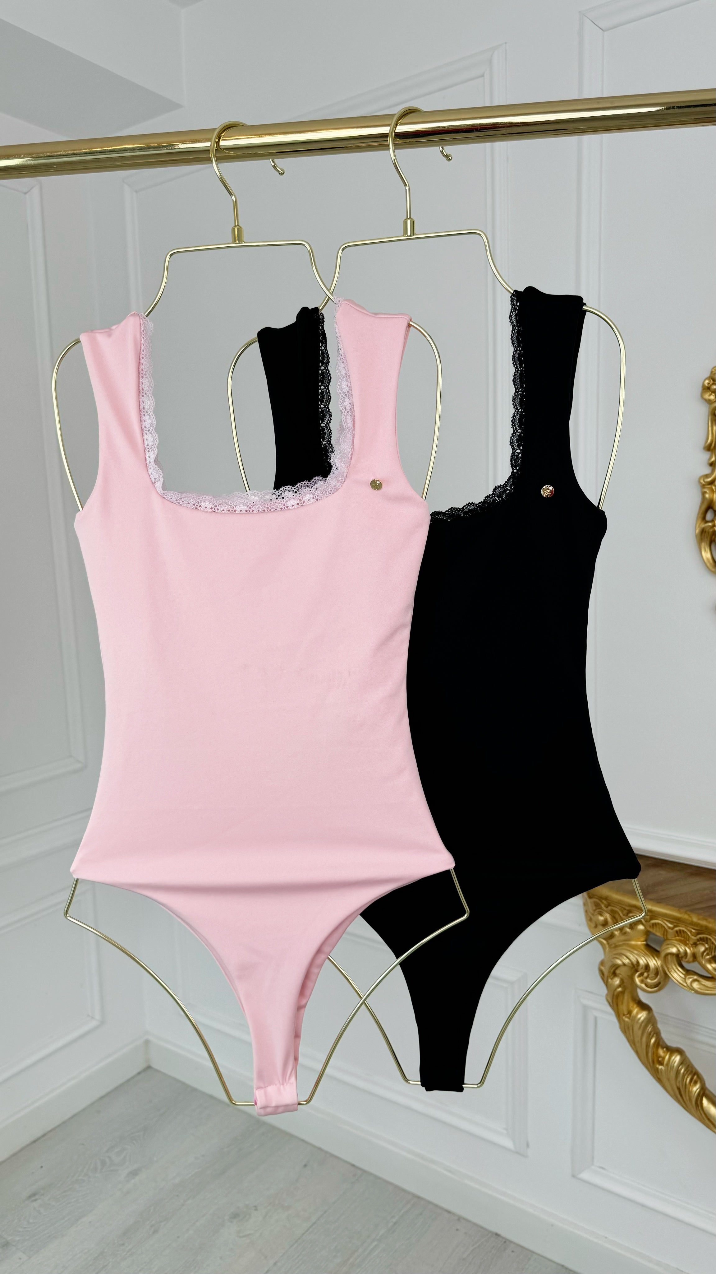 Shaping Elastic Bodysuit "Hera" with Lace - Black Shaping Elastic Bodysuit "Hera" with Lace - Black