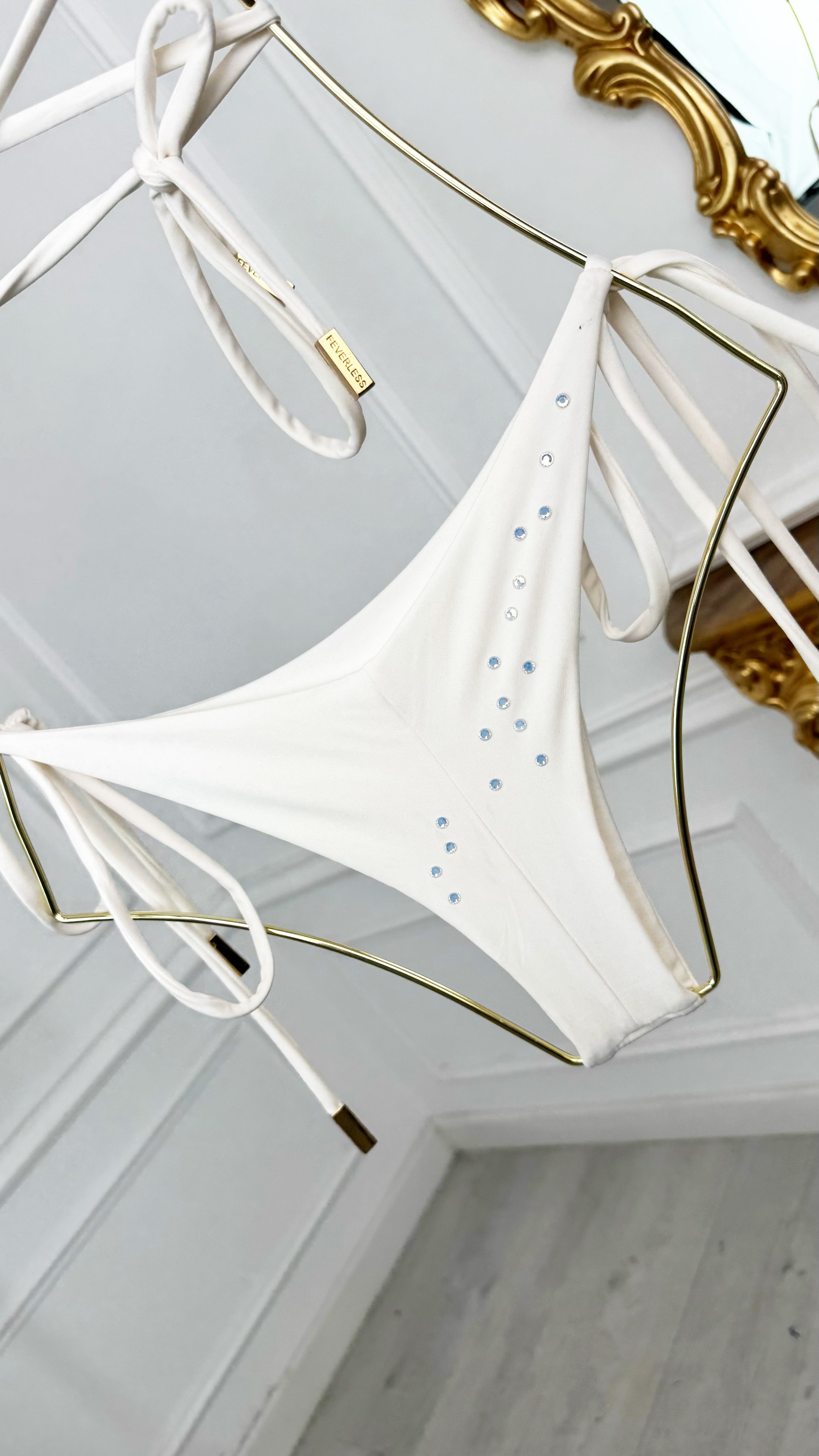 Slip de baie cu CRISTALE MILK Slip de baie cu CRISTALE MILK