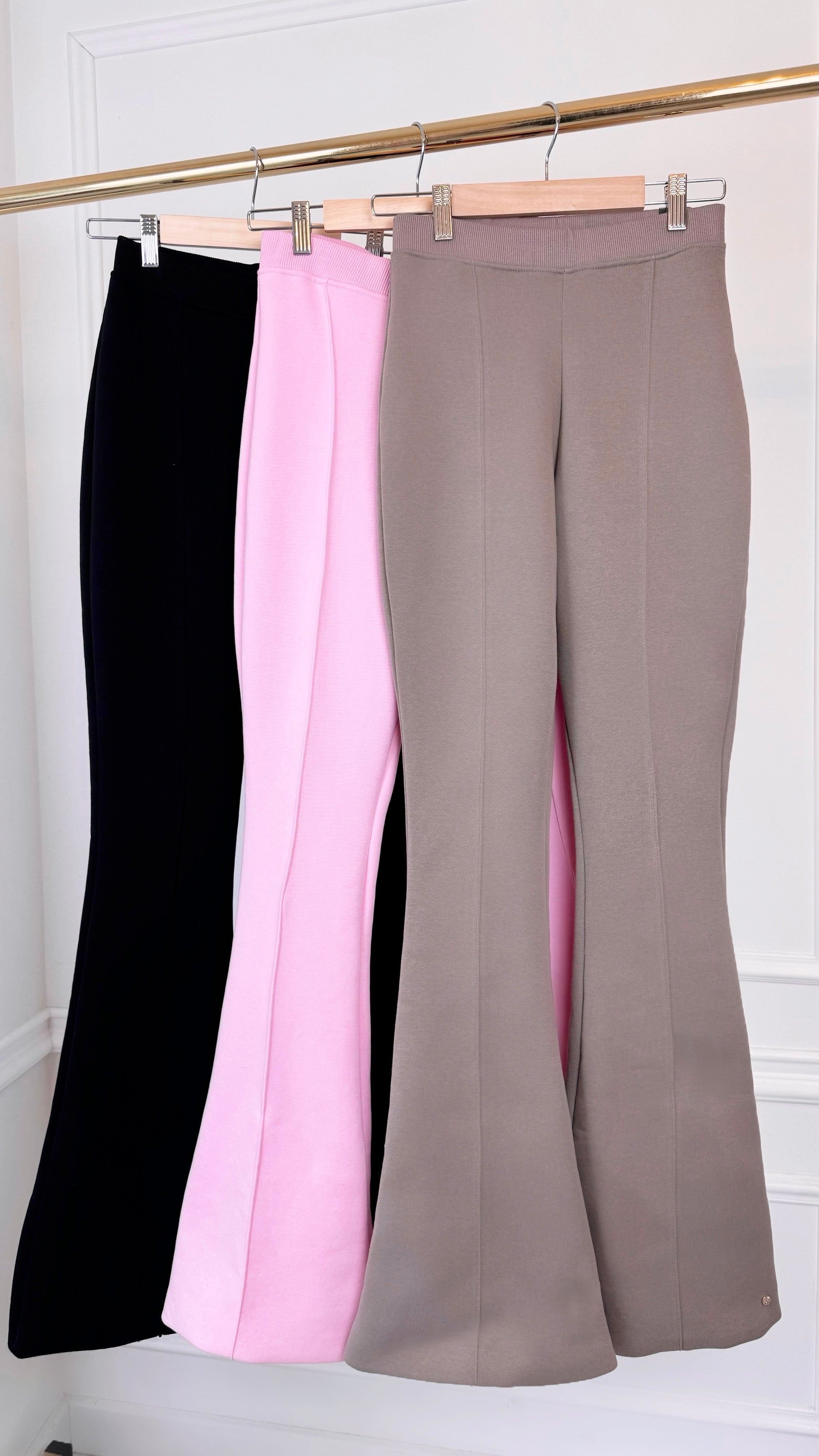 Pantaloni  "Blush" EVAZAȚI ROZ Pantaloni  "Blush" EVAZAȚI ROZ