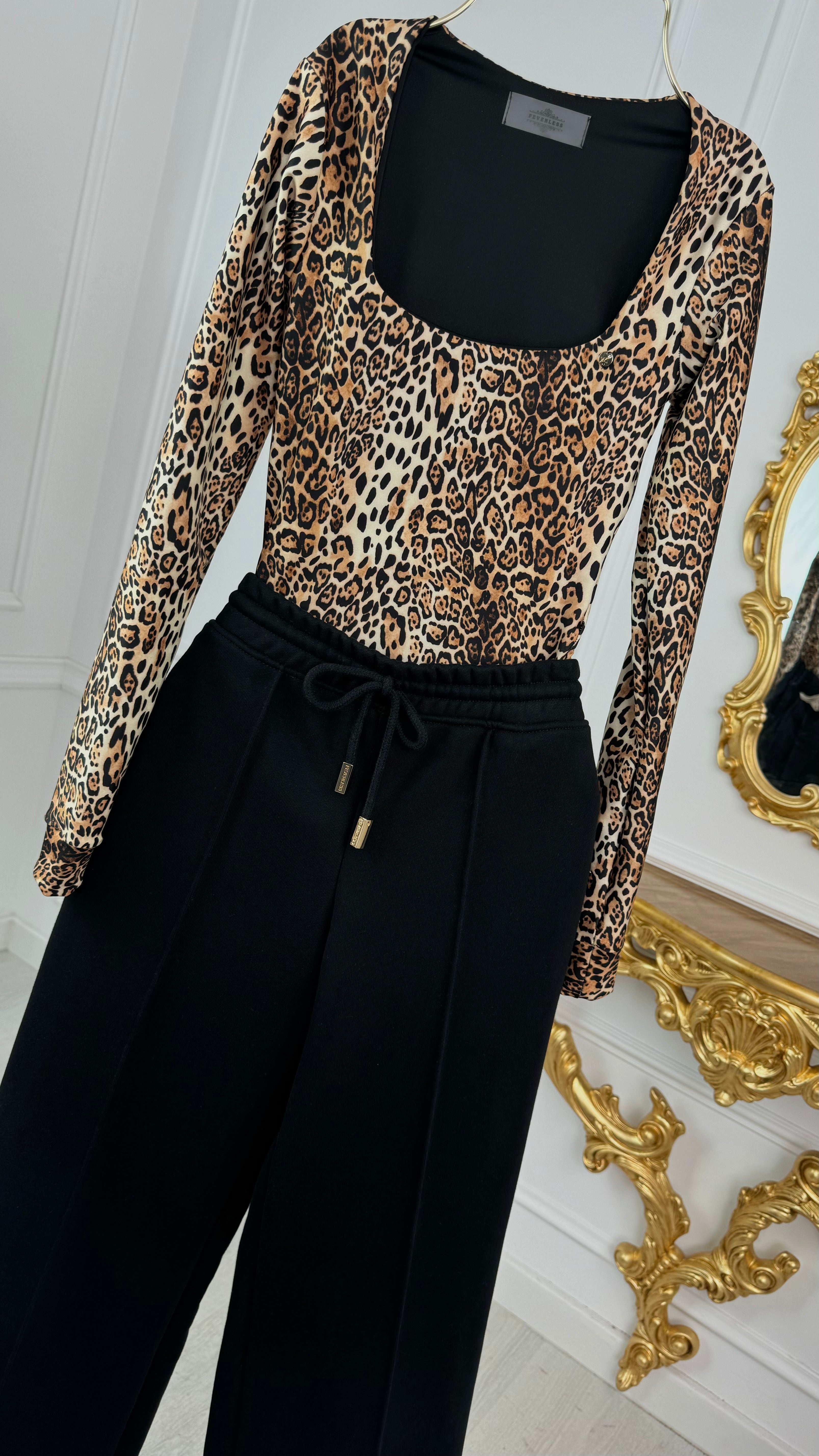Body elastic modelator "Hera" cu mânecă lungă LEOPARD-PRINT Body elastic modelator "Hera" cu mânecă lungă LEOPARD-PRINT