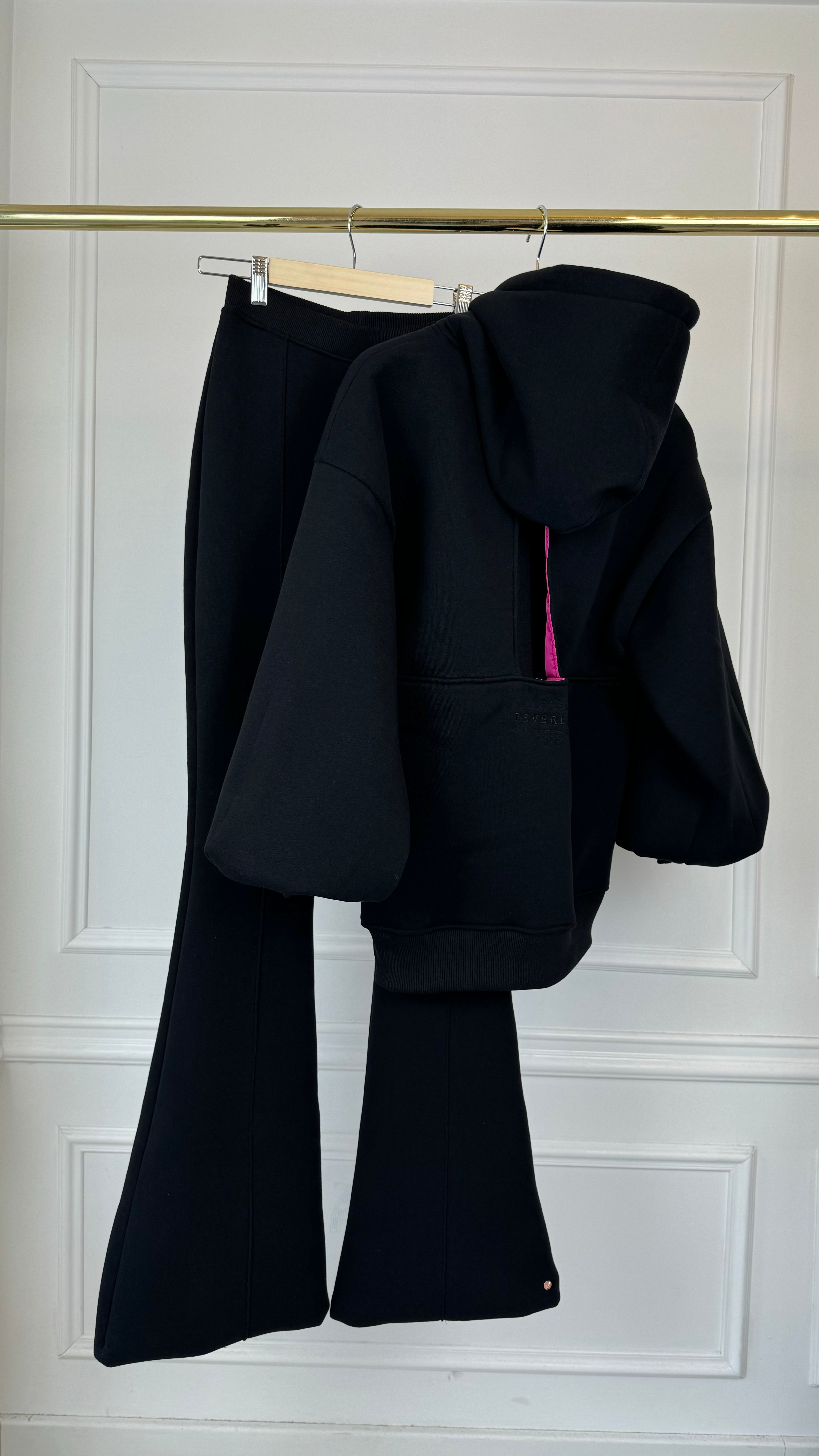 SET 2 pieces "Blush" Open-Back Hoodie + Flared Pants - BLACK SET 2 pieces "Blush" Open-Back Hoodie + Flared Pants - BLACK