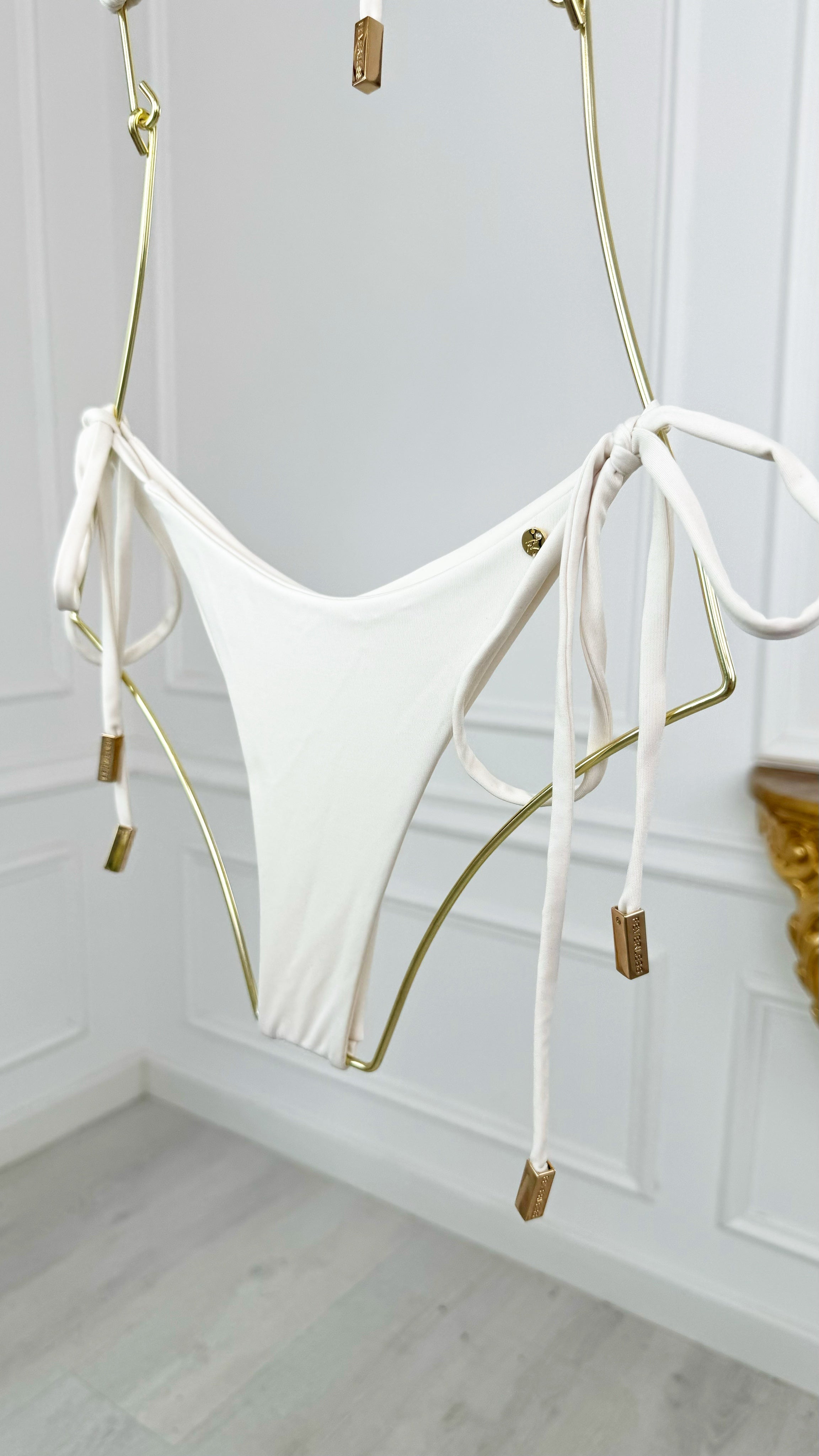 Slip de baño CREMA. Slip de baño CREMA.