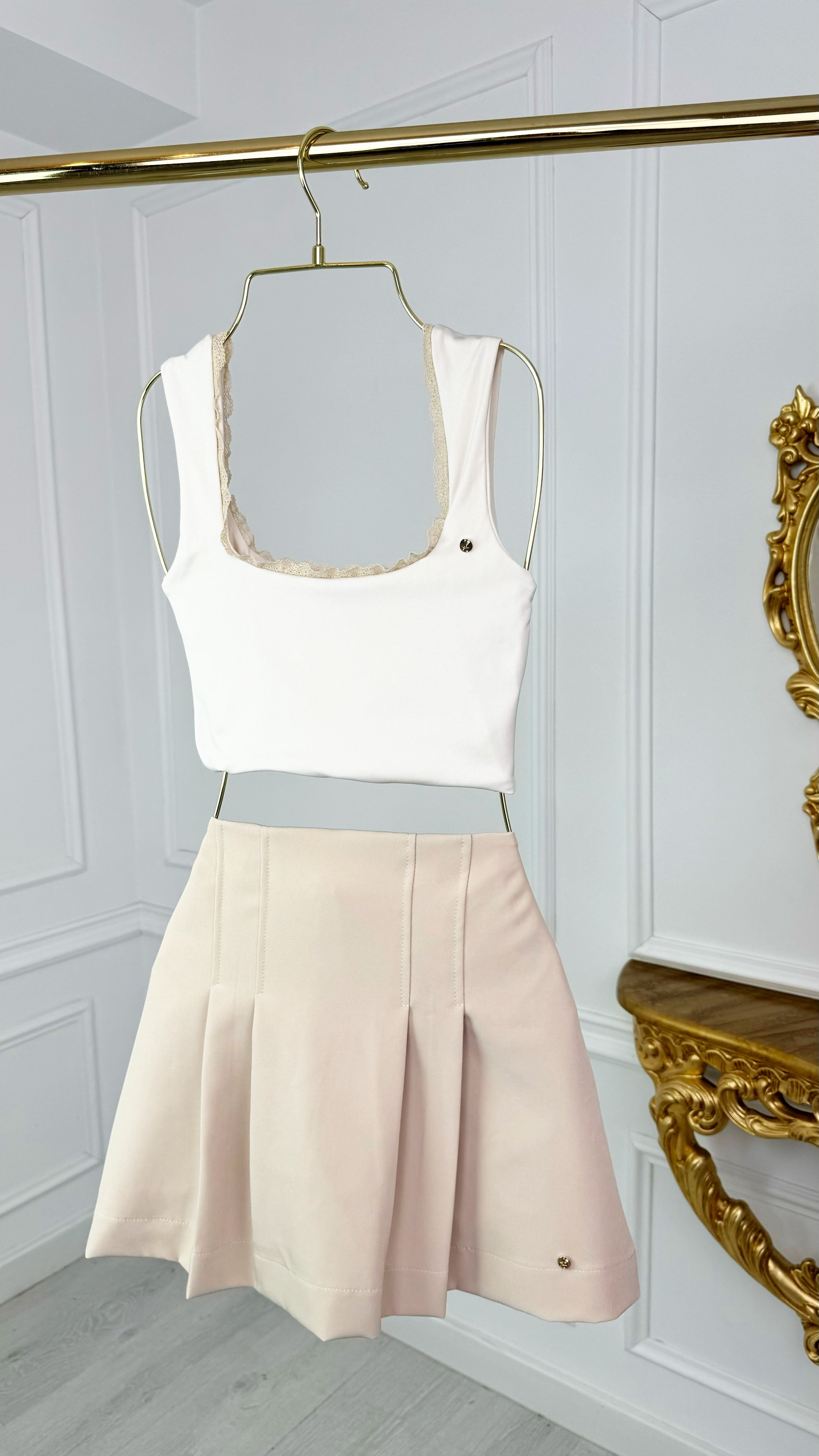 Falda De Tenis Corta Con Pantalones Ocultos - BEIGE Falda De Tenis Corta Con Pantalones Ocultos - BEIGE