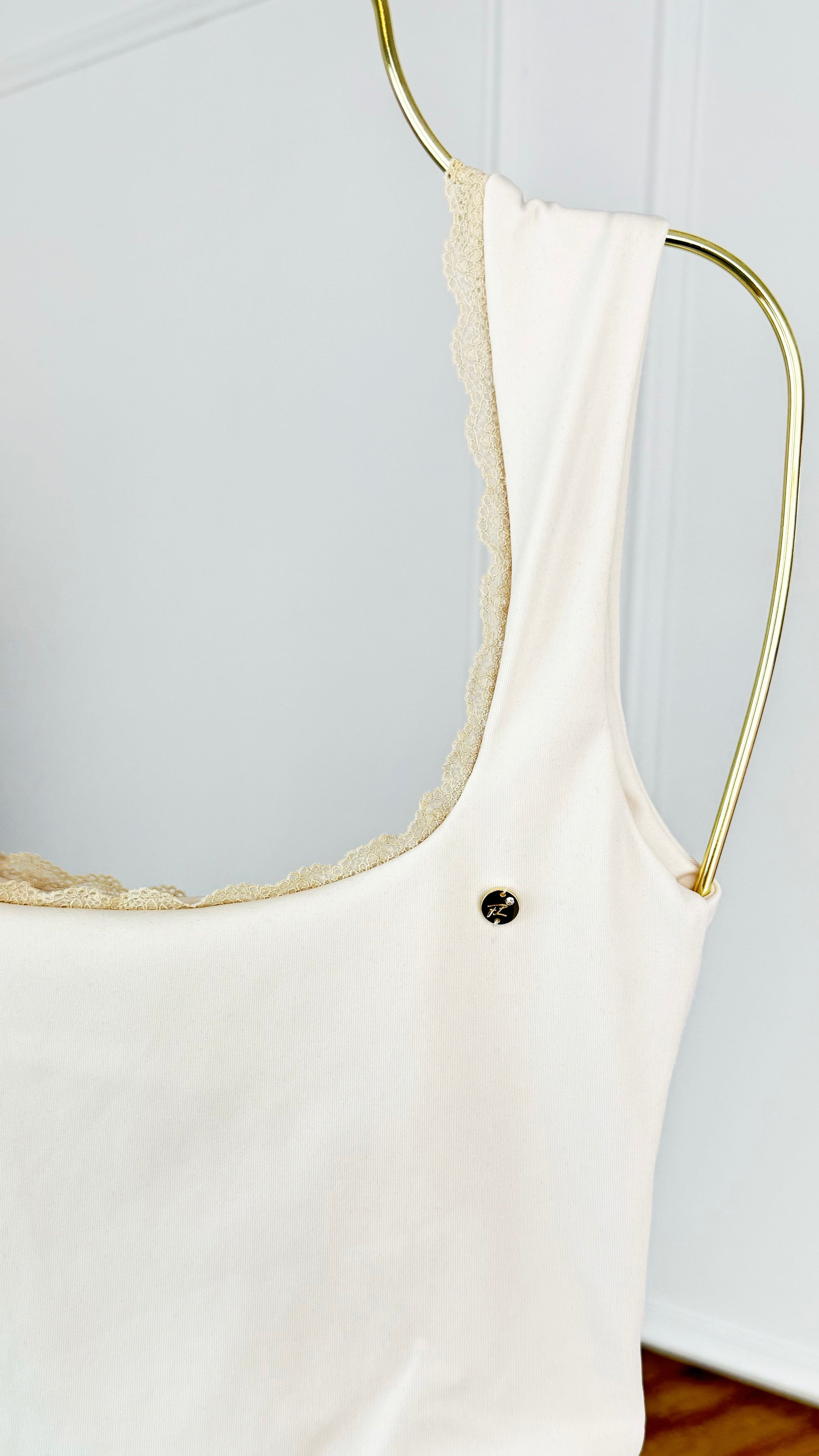 Body elastic modelator "Hera" cu dantelă CREM Body elastic modelator "Hera" cu dantelă CREM