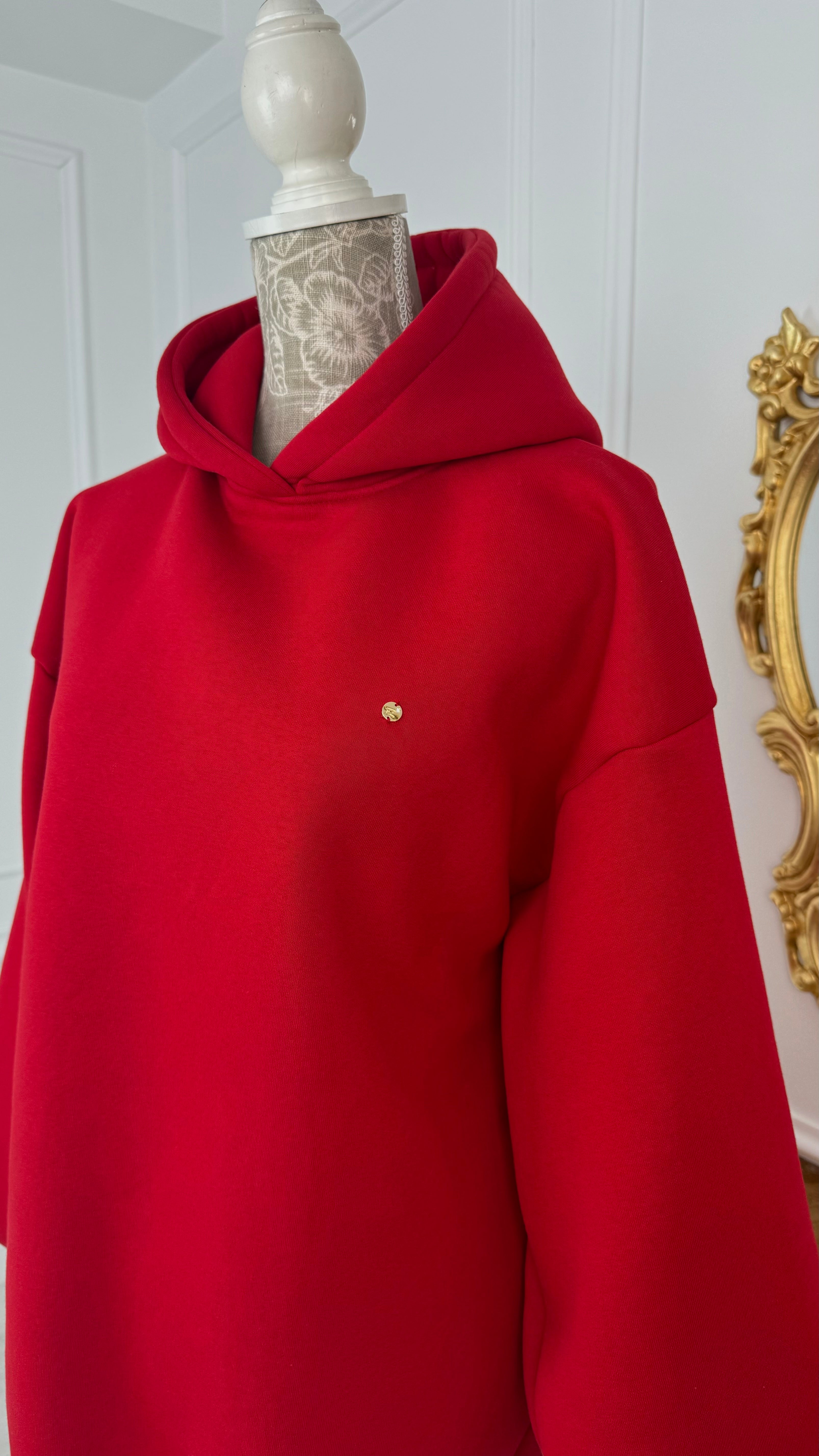 Set de 2 Piezas Sudadera "Blush" con Espalda Descubierta + Pantalones Tapered ROJO Set de 2 Piezas Sudadera "Blush" con Espalda Descubierta + Pantalones Tapered ROJO