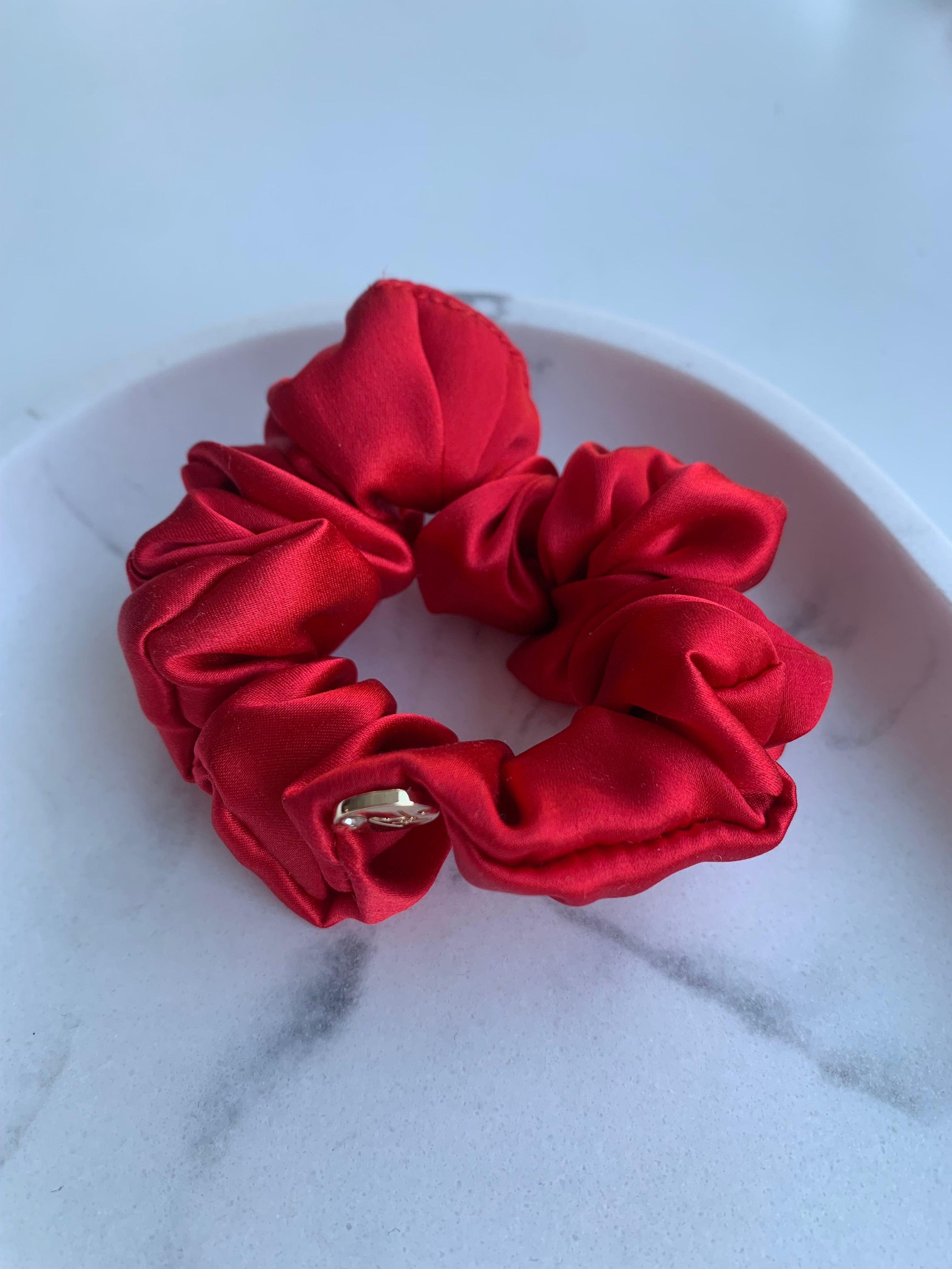 1 Medium Mulberry Natural Silk Scrunchie 1 Medium Mulberry Natural Silk Scrunchie