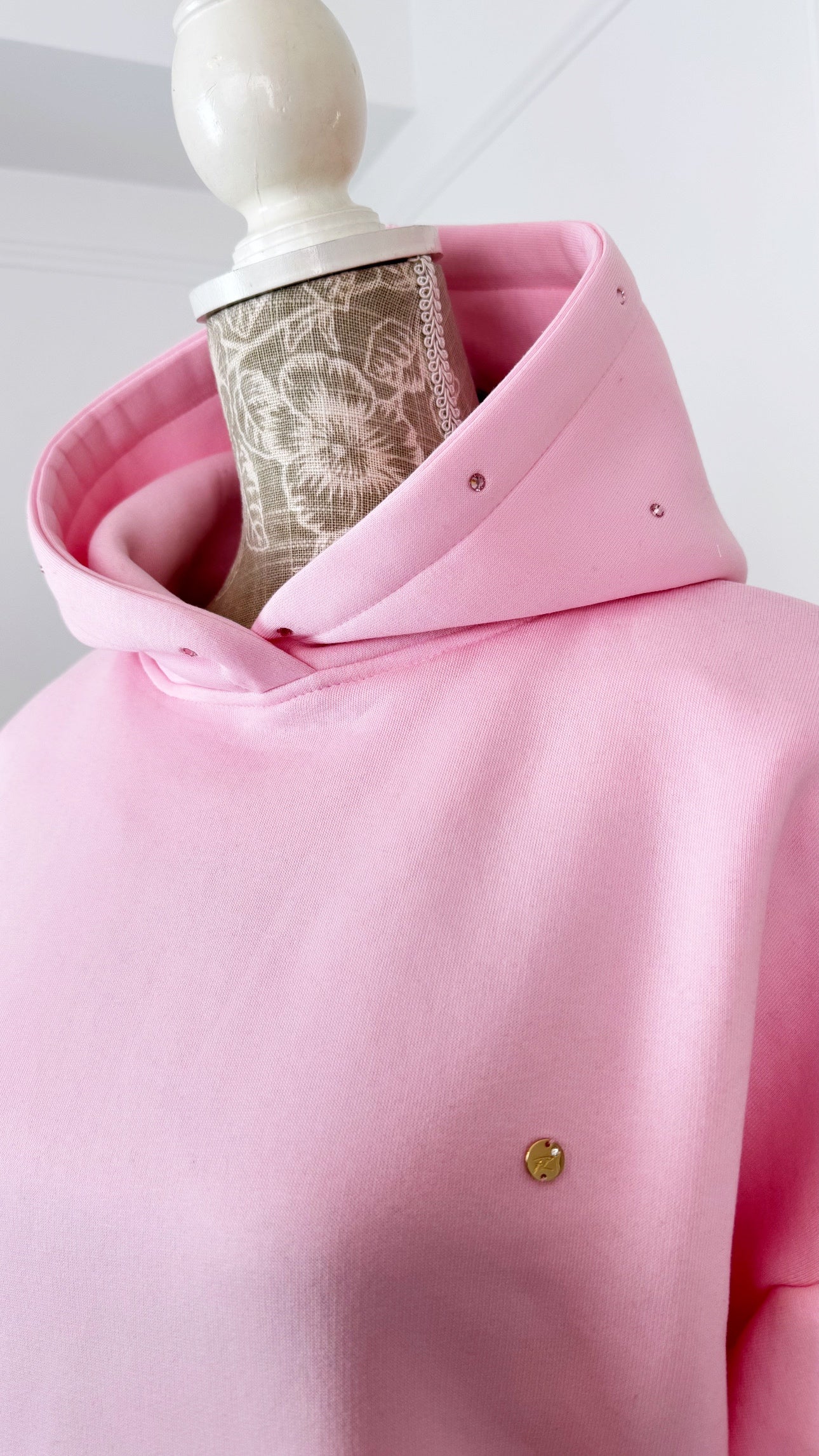 Hanorac "Blush" CRISTALE  cu NEDECUPAT și mâneci clopot BABY PINK Hanorac "Blush" CRISTALE  cu NEDECUPAT și mâneci clopot BABY PINK