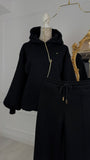 Set 2 Piese Hanorac " Blush " Spate Gol + Pantaloni Drepți NEGRU Set 2 Piese Hanorac " Blush " Spate Gol + Pantaloni Drepți NEGRU
