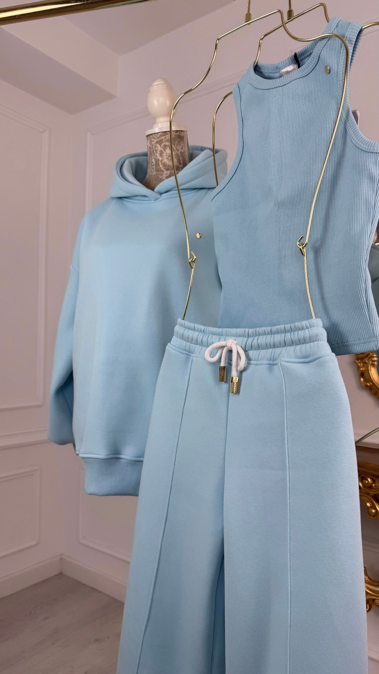 Pantaloni " BLUSH " Flauşați Largi Drepți BABY BLUE Pantaloni " BLUSH " Flauşați Largi Drepți BABY BLUE