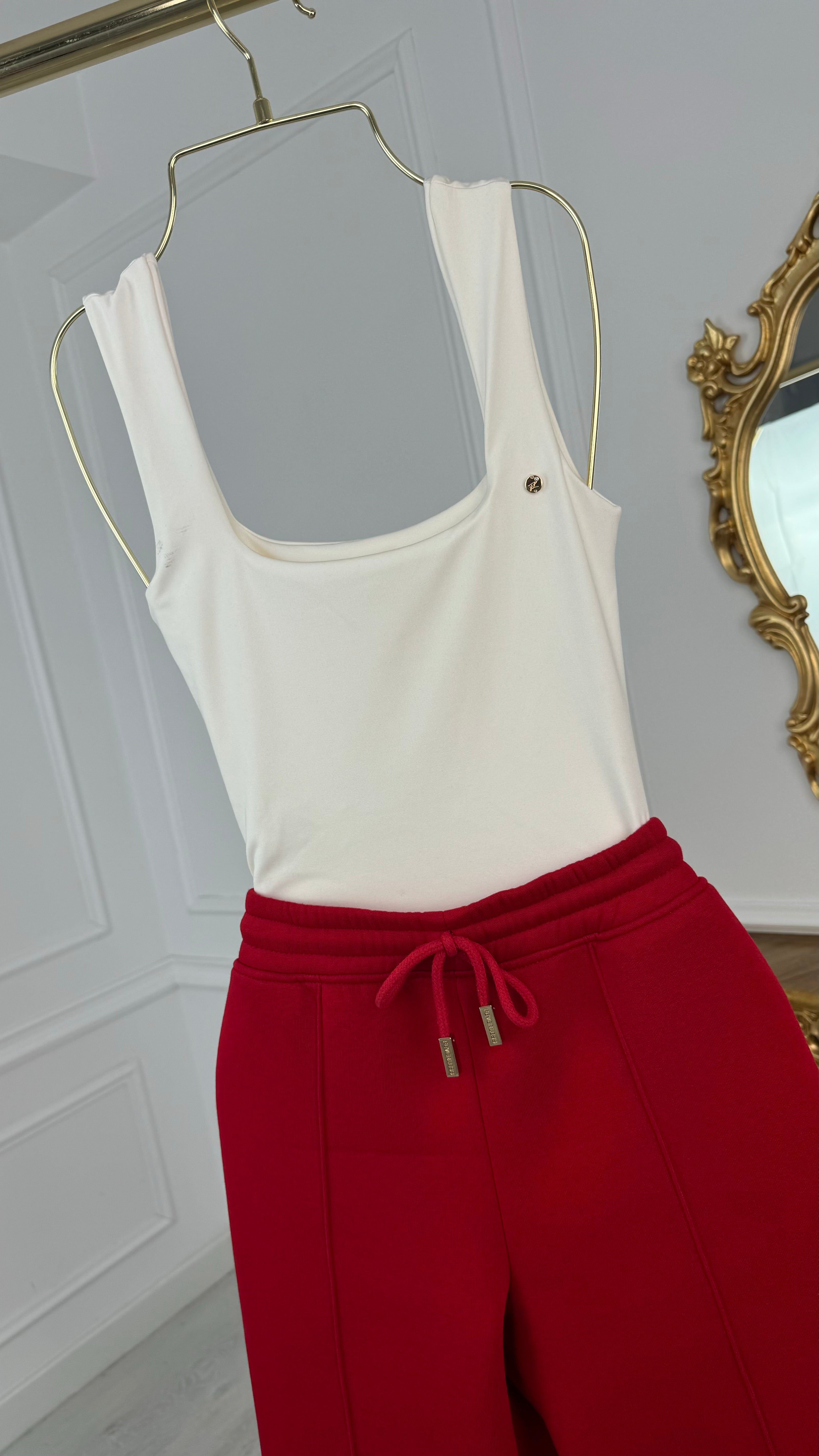 Pantalones "BLUSH" Flocados Anchos Rectos ROJOS. Pantalones "BLUSH" Flocados Anchos Rectos ROJOS.