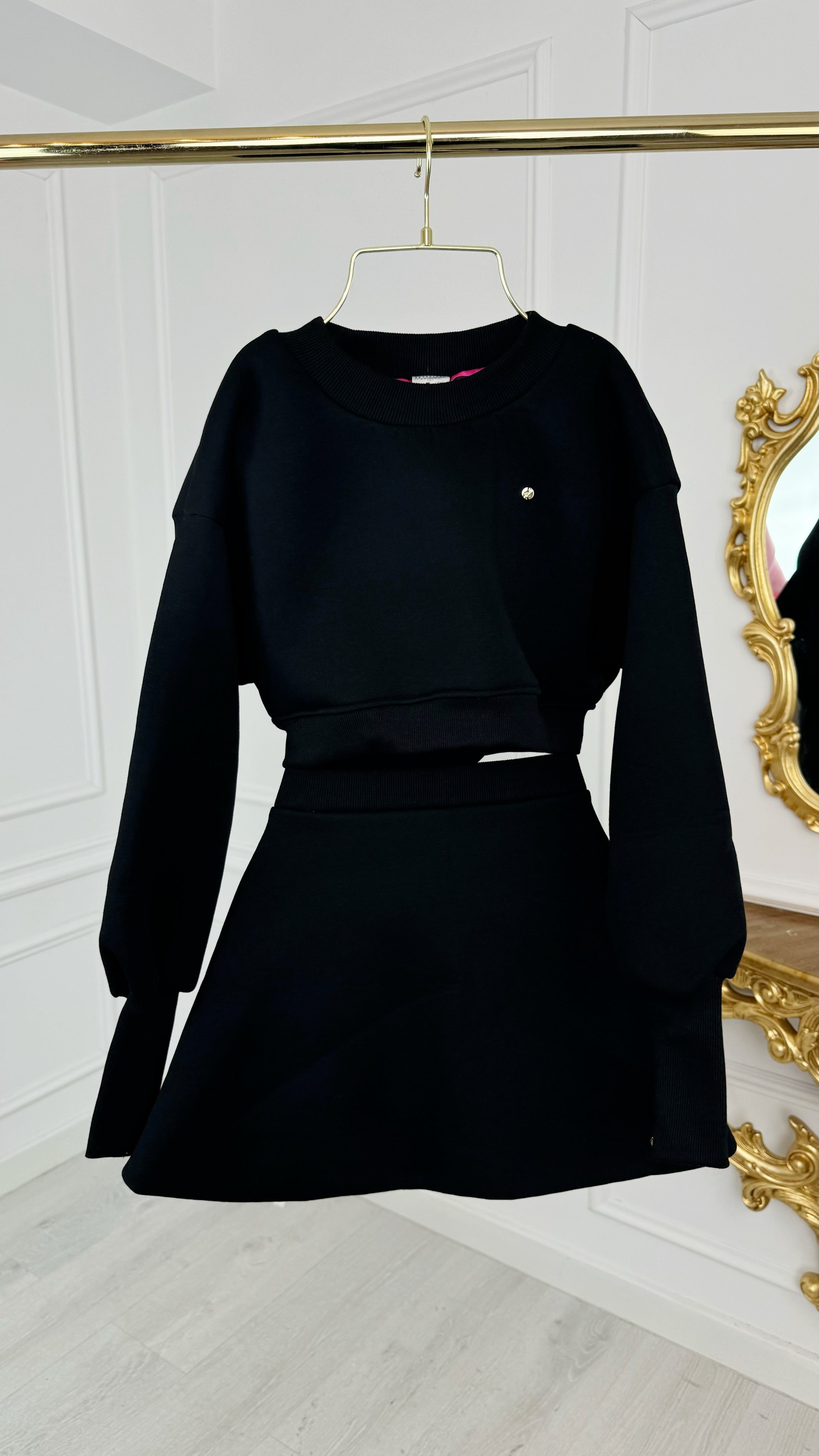 2-Piece Set Blouse "Blush" Cropped + Semi-Flared Skirt BLACK. 2-Piece Set Blouse "Blush" Cropped + Semi-Flared Skirt BLACK.