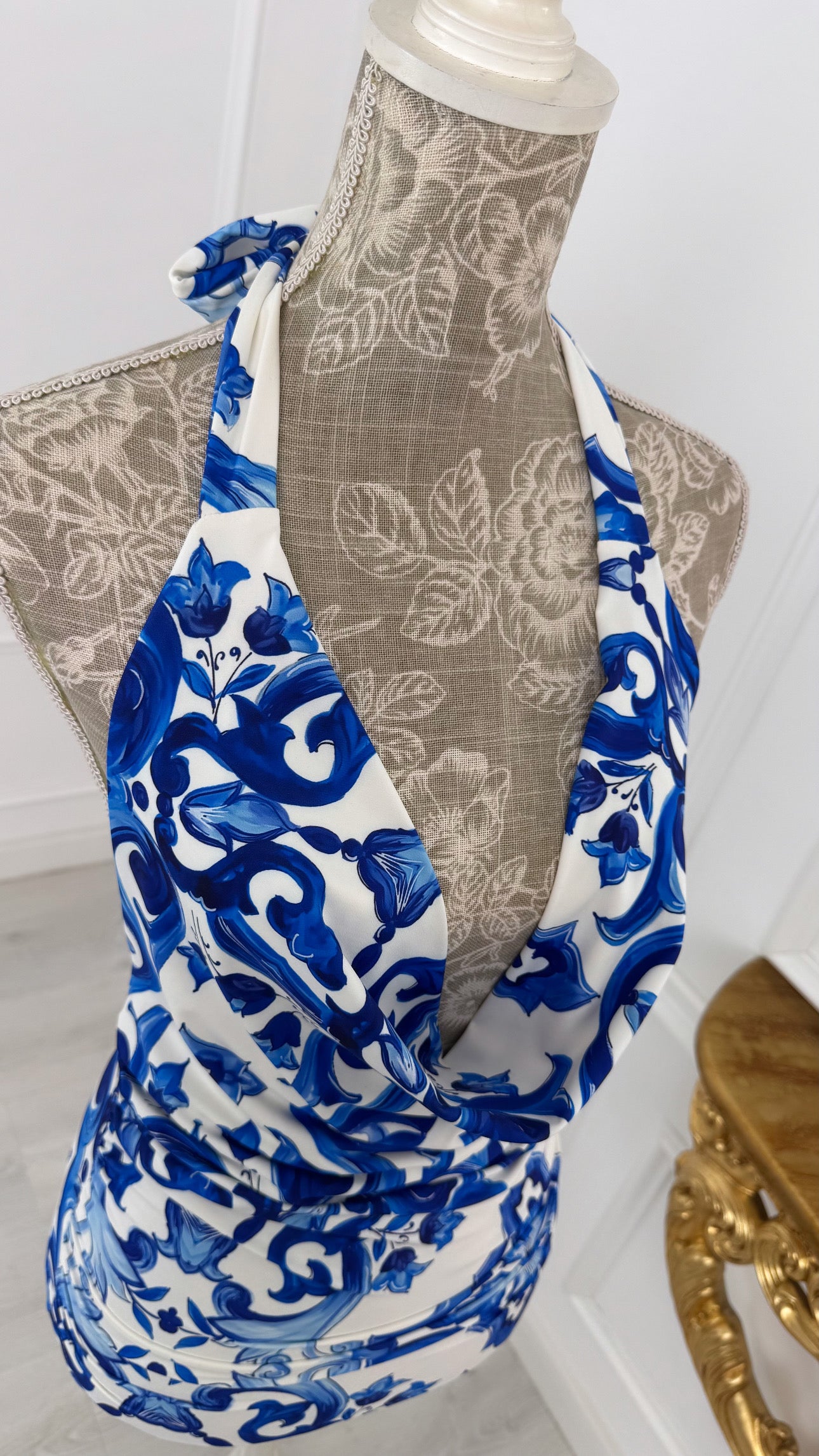 Rochie " Laila " cu decolteu drapat elasticǎ SCURTĂ Majolica Rochie " Laila " cu decolteu drapat elasticǎ SCURTĂ Majolica