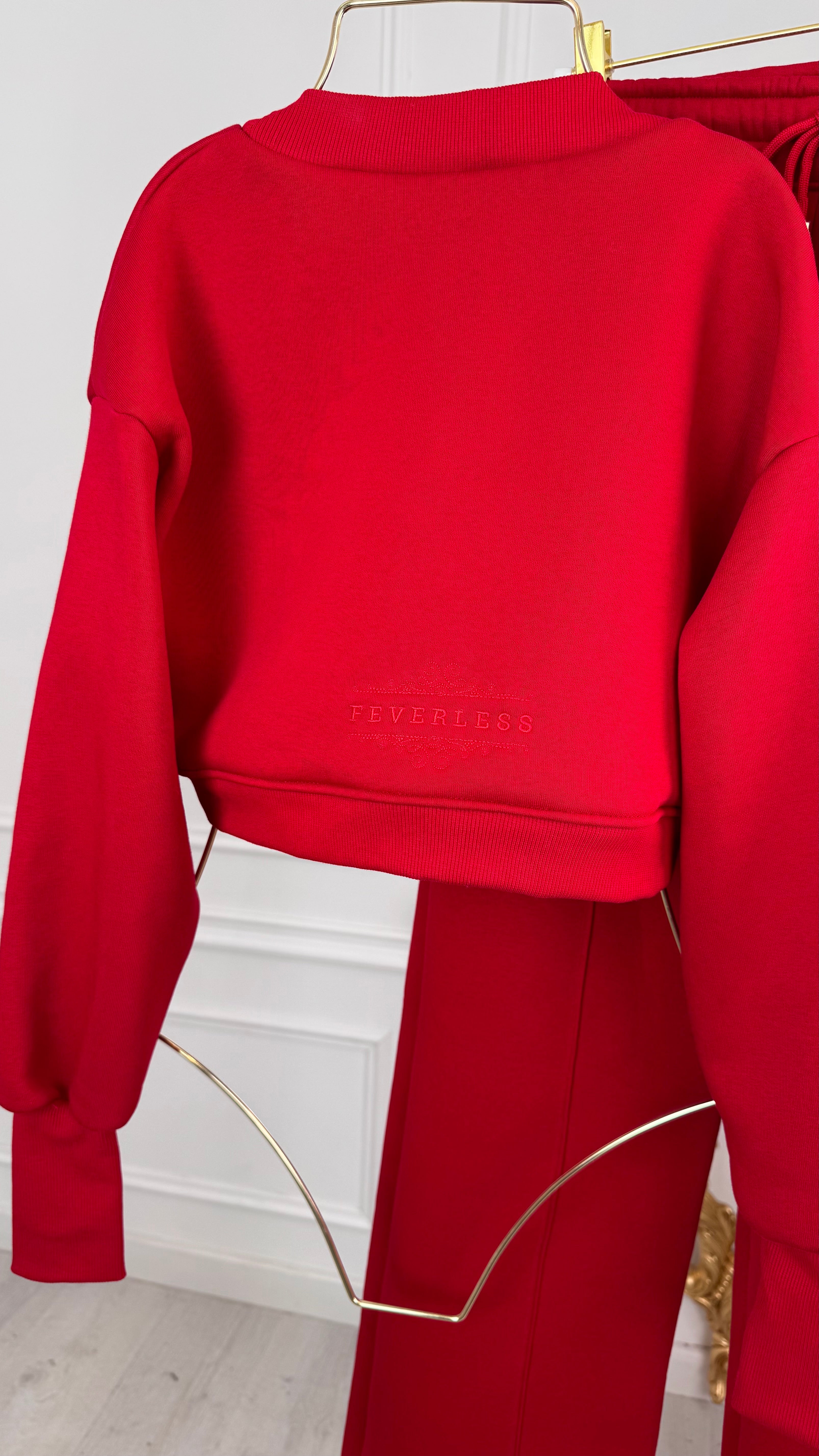 Set 2 Piezas Blusa "Blush" Cropped + Pantalones Rectos ROJO Set 2 Piezas Blusa "Blush" Cropped + Pantalones Rectos ROJO