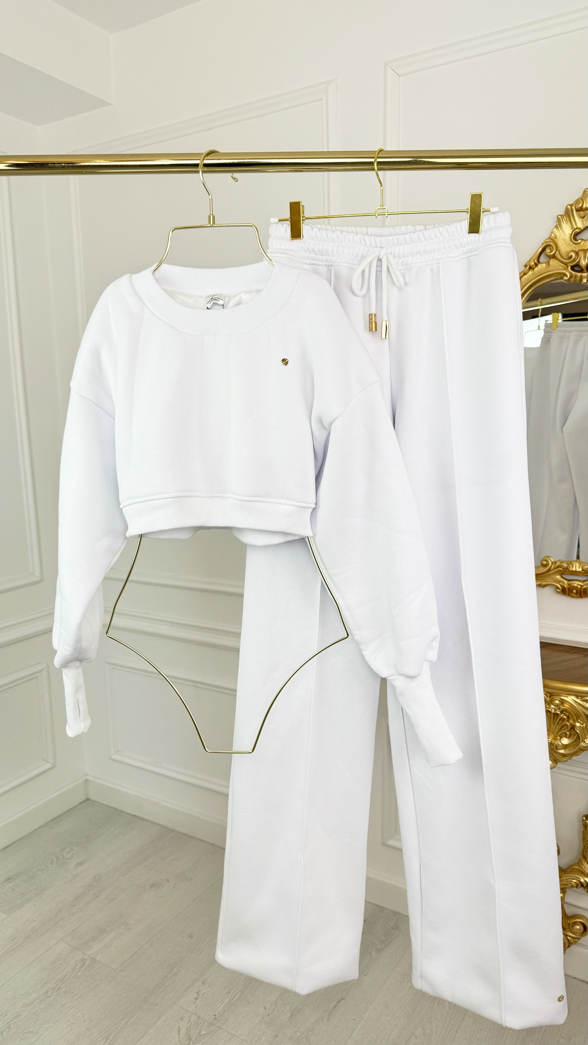 2-Piece Set "Blush" Cropped Blouse + Straight-Leg Pants White 2-Piece Set "Blush" Cropped Blouse + Straight-Leg Pants White