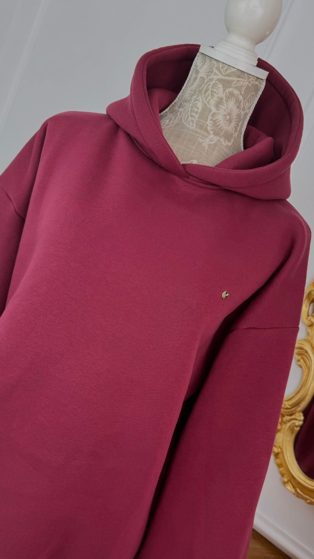 Set de 2 Piezas Sudadera "Blush" con Espalda Descubierta + Pantalones Rectos BURDEOS Set de 2 Piezas Sudadera "Blush" con Espalda Descubierta + Pantalones Rectos BURDEOS