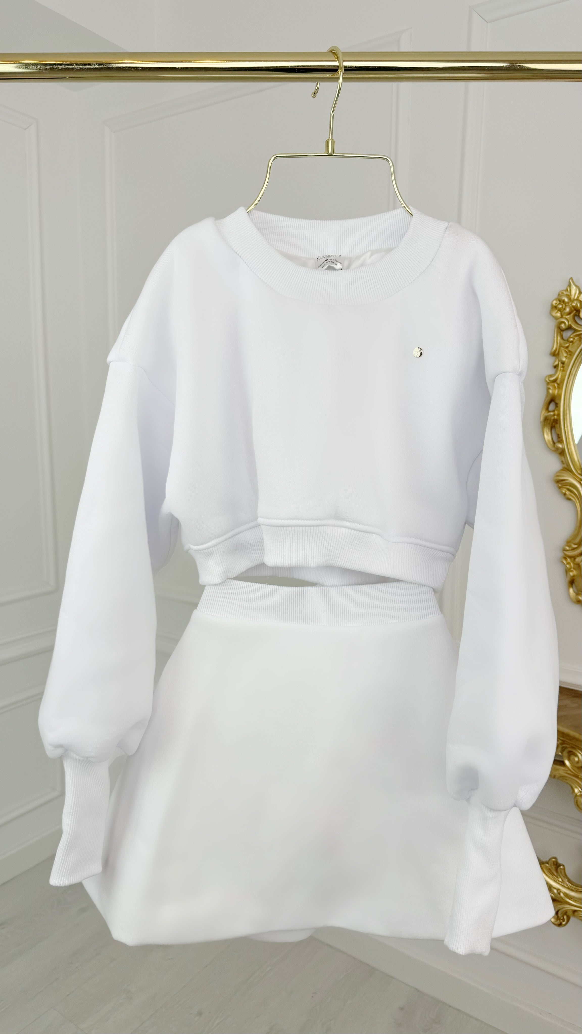 Set 2 Piezas Blusa "Blush" Cropped + Falda Semiflare BLANCA. Set 2 Piezas Blusa "Blush" Cropped + Falda Semiflare BLANCA.