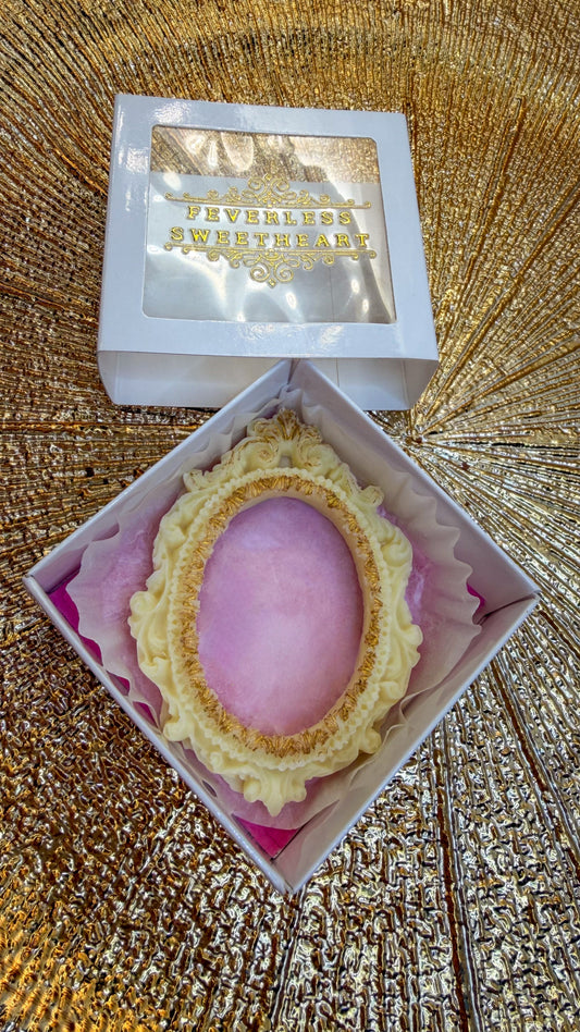 Ramă Baroc din ciocolatǎ Belgianǎ decorat cu aur comestibil