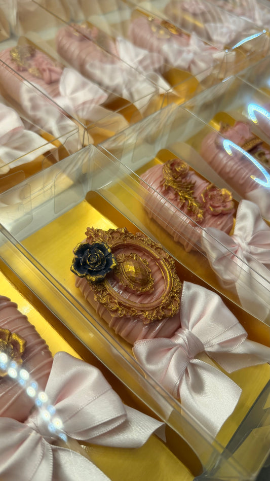 CAKESICLE cu Ambalaj individual inclus- Cutie acetofan - Decor Premium îmbrăcate în Ciocolatǎ Belgianǎ Callebaut m