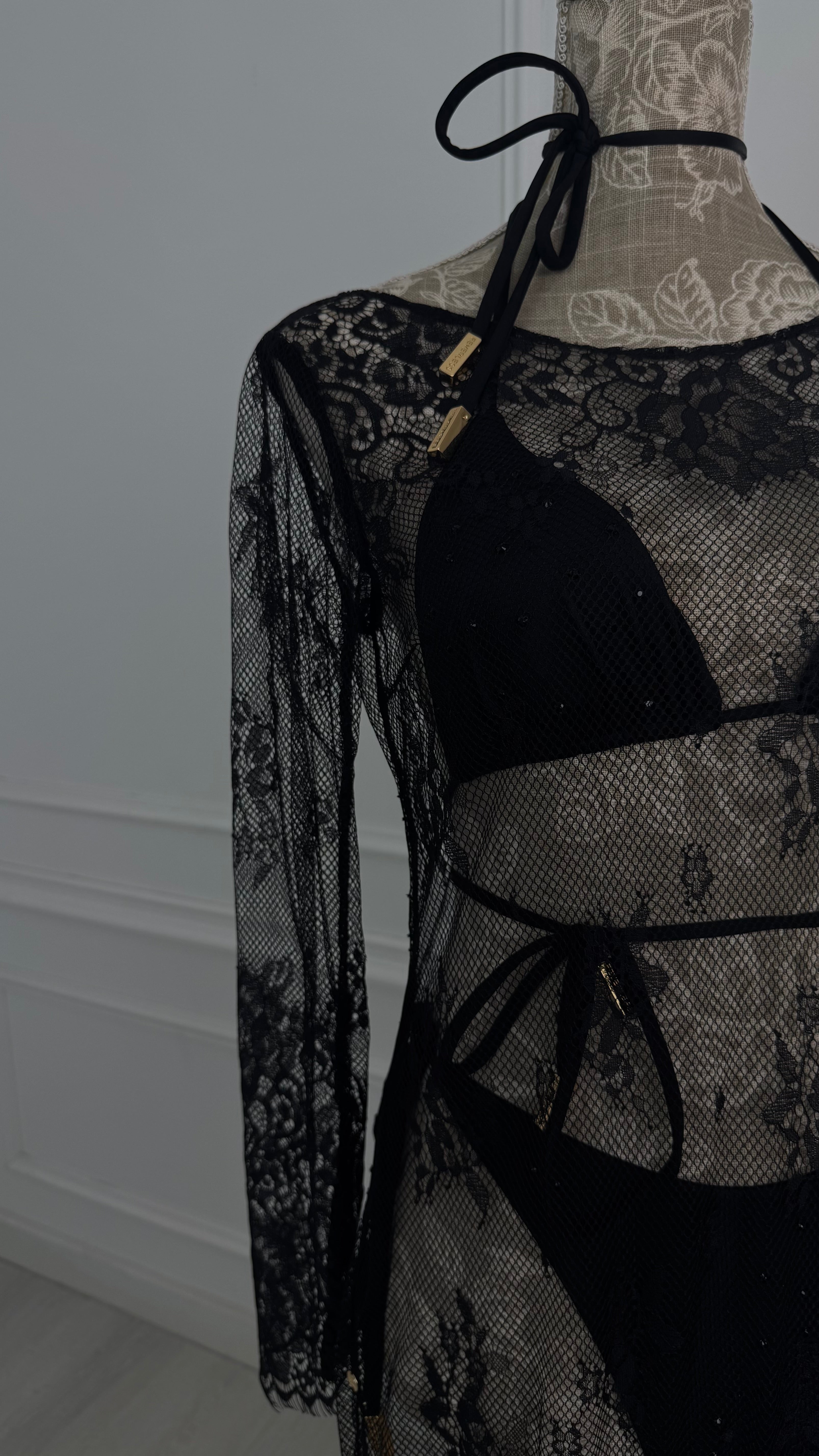 Rochie lungă din dantelă cu mâneca lungă NEGRU Rochie lungă din dantelă cu mâneca lungă NEGRU