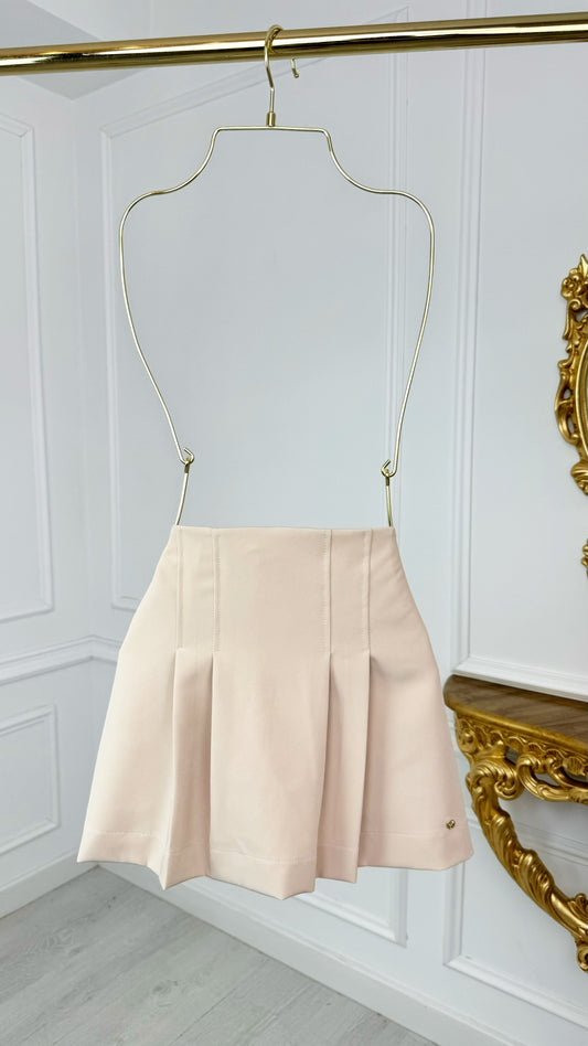 Krátká tenisová sukně se skrytými šortkami – BÉŽOVÁ