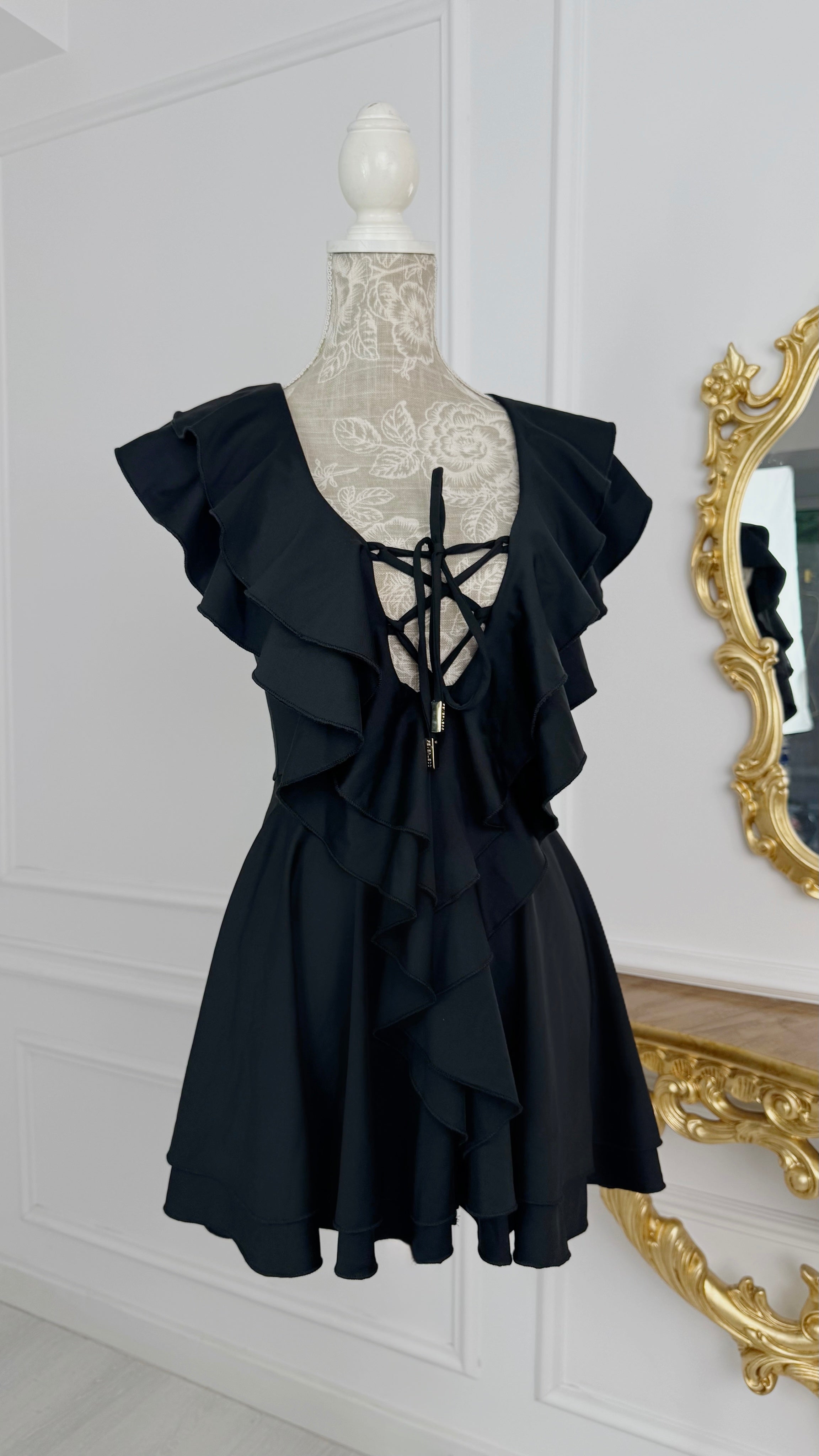 Rochie ALEXIS elasticǎ cu Volane  BLACK Rochie ALEXIS elasticǎ cu Volane  BLACK