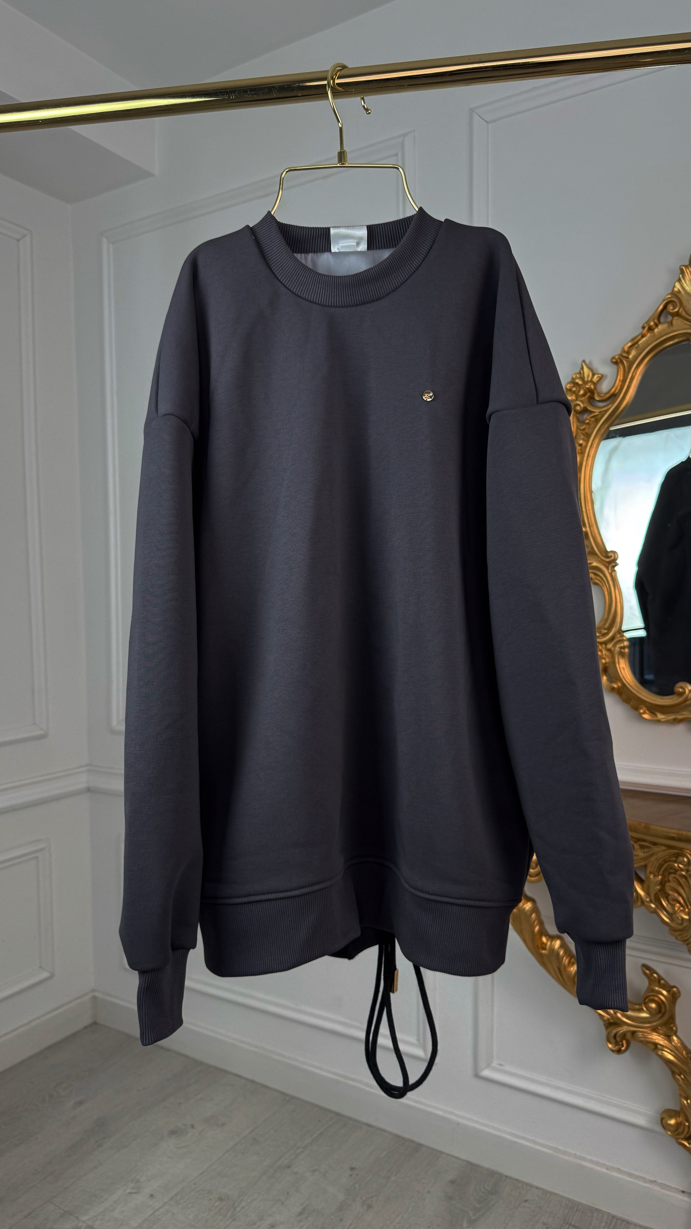 Set 2 Piese " Eria 500" Bluza cu Spatele Gol + Pantaloni Bumbac Drepți Lungi DARK GREY Set 2 Piese " Eria 500" Bluza cu Spatele Gol + Pantaloni Bumbac Drepți Lungi DARK GREY