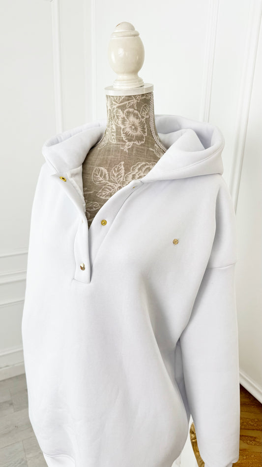 Hanorac " Blush Snap " cu capse și Satin pe interior ALB