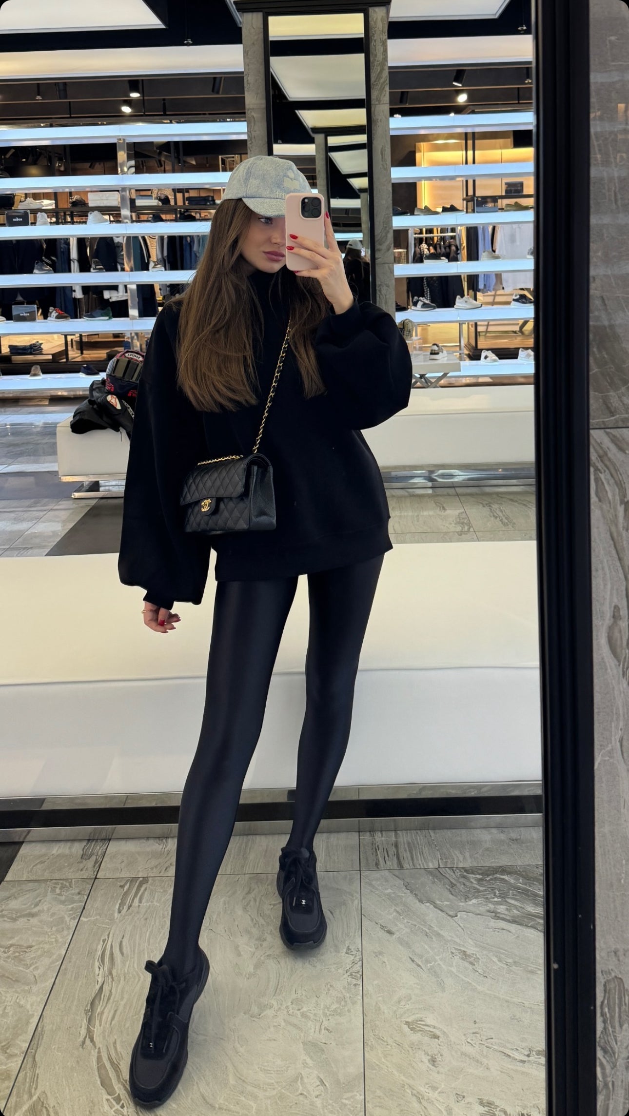 Hanorac  " Blush " cu spatele gol și mâneci clopot NEGRU Hanorac  " Blush " cu spatele gol și mâneci clopot NEGRU