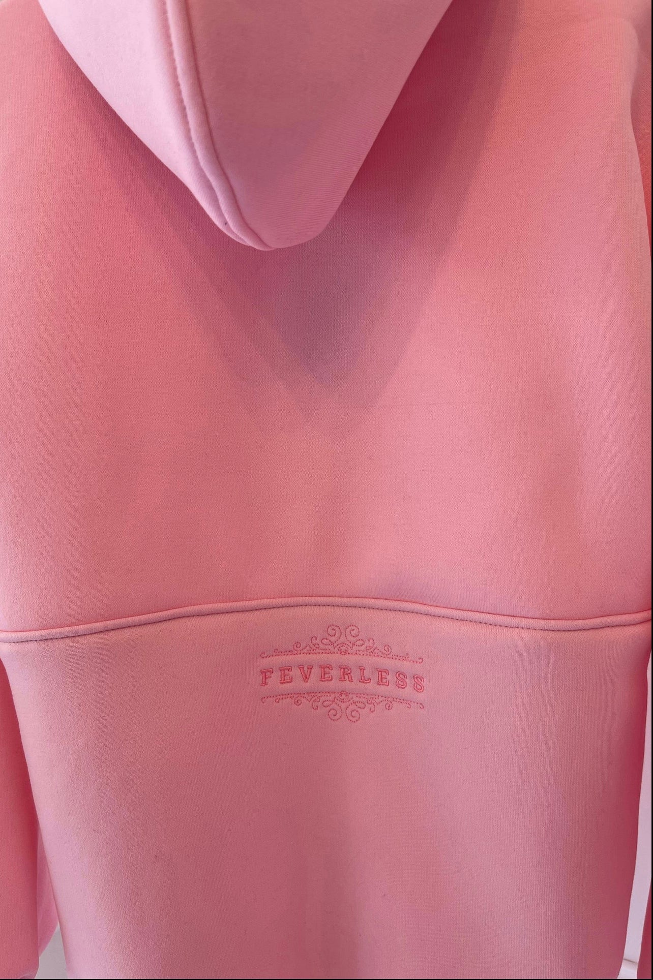Hanorac NEDECUPAT " Blush " cu spatele, cu mâneci clopot - BABY PINK Hanorac NEDECUPAT " Blush " cu spatele, cu mâneci clopot - BABY PINK