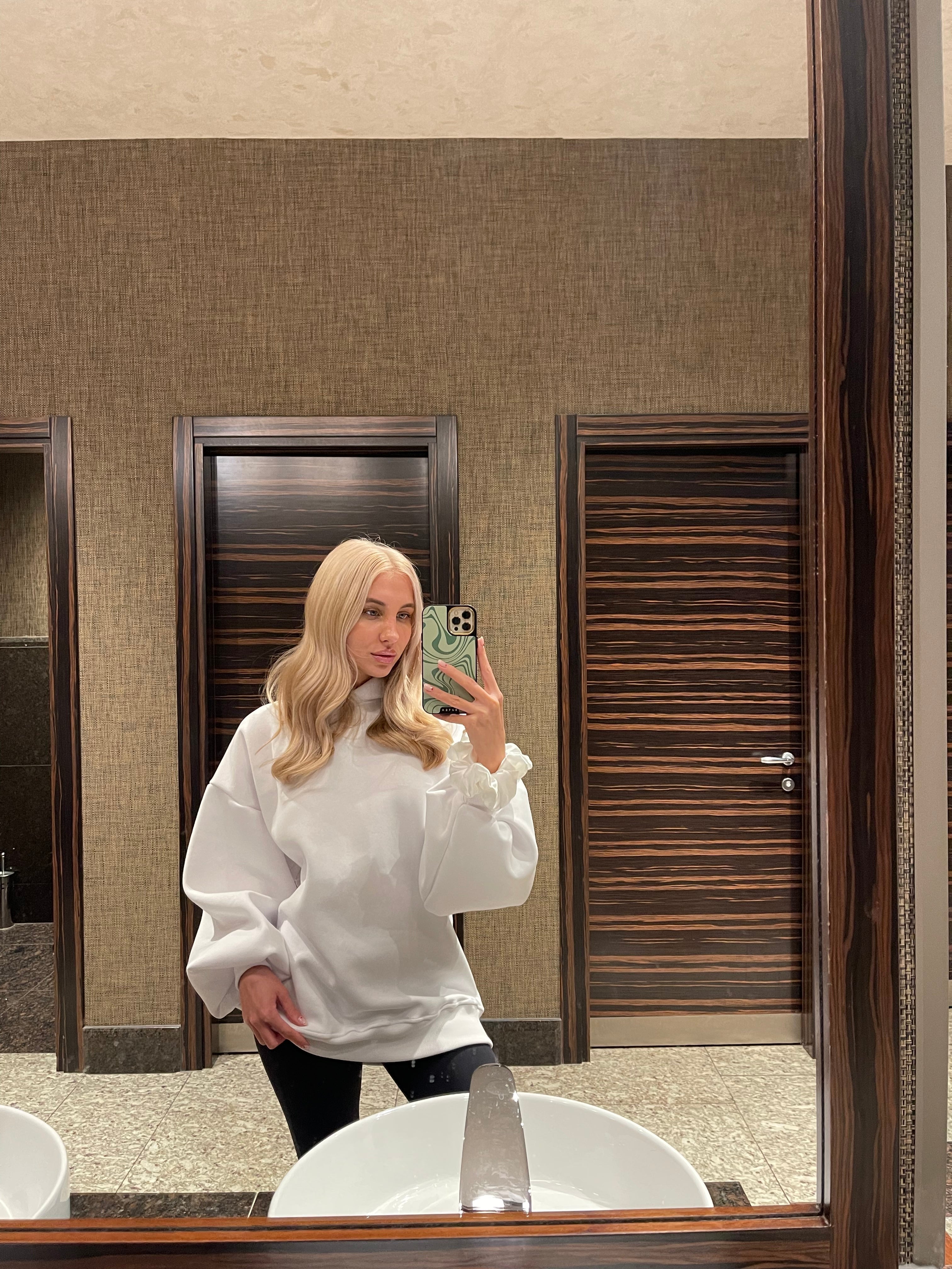 2-Piece Set "Blush" Open-Back Hoodie + "Feather" Pants - White 2-Piece Set "Blush" Open-Back Hoodie + "Feather" Pants - White