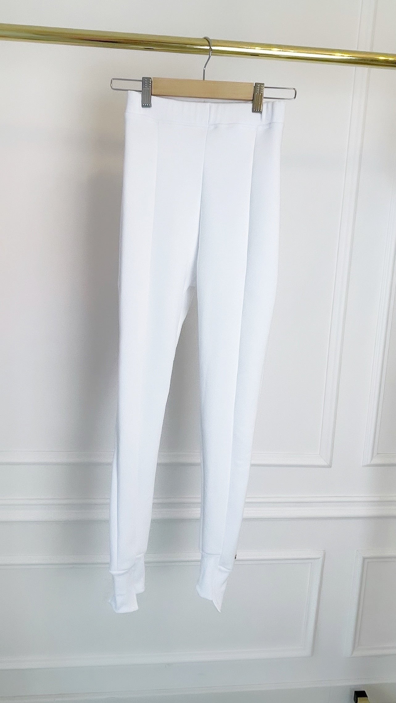 2-Piece Set "Blush" Open-Back Hoodie + "Feather" Pants - White 2-Piece Set "Blush" Open-Back Hoodie + "Feather" Pants - White