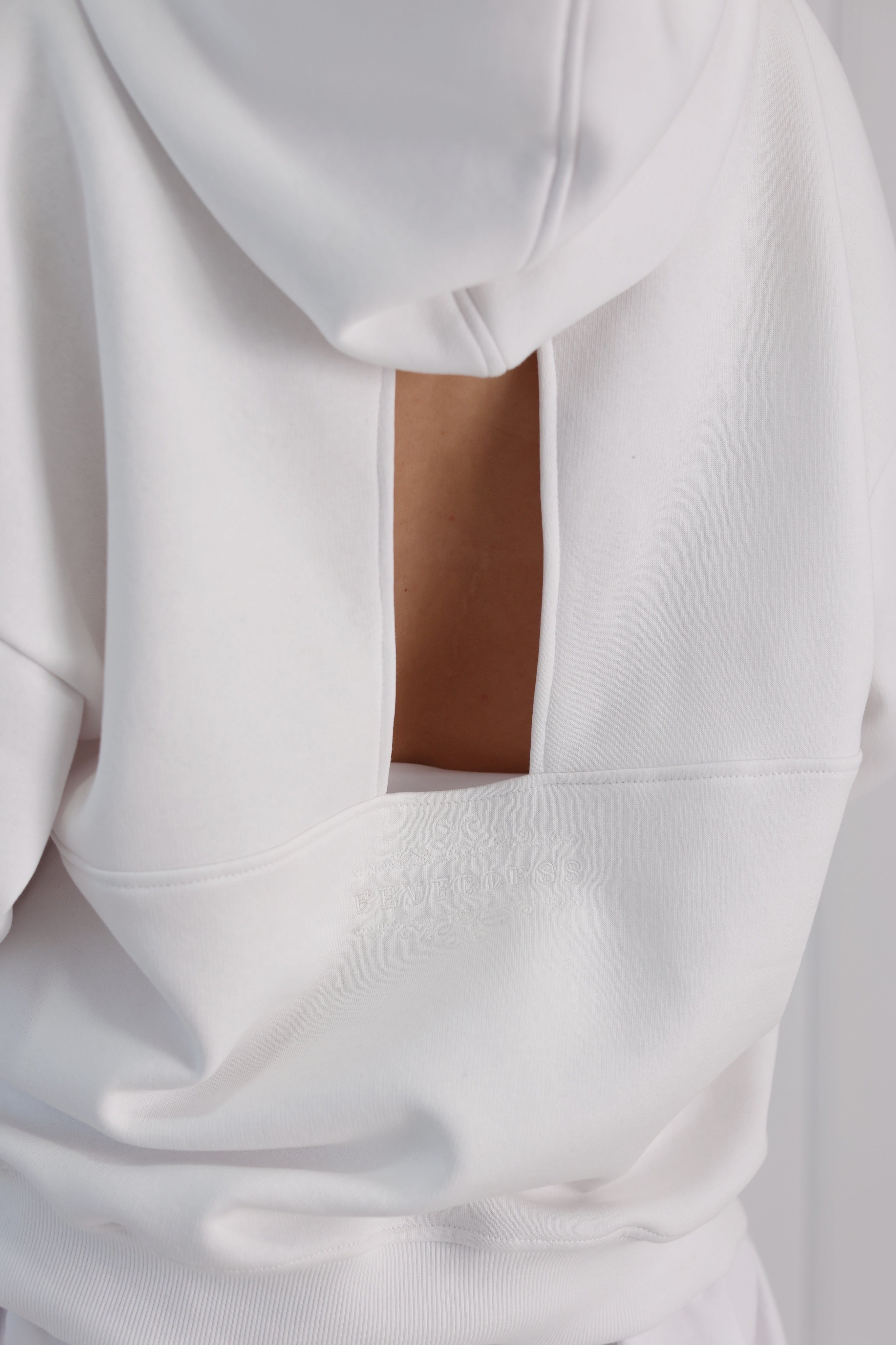 Conjunto de 2 Piezas Sudadera "Blush" Espalda Abierta + Pantalones Rectos - BLANCO Conjunto de 2 Piezas Sudadera "Blush" Espalda Abierta + Pantalones Rectos - BLANCO