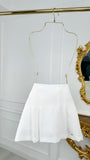 Set de 2 Piezas Blusa "Eria 330" con Espalda Descubierta + Falda de Tenis con Pantalón Corto Oculto BLANCA Set de 2 Piezas Blusa "Eria 330" con Espalda Descubierta + Falda de Tenis con Pantalón Corto Oculto BLANCA
