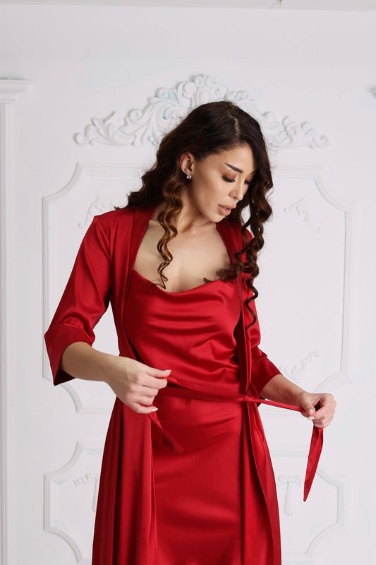 Bata Satin Wave Longitud MEDIA Rojo