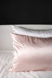 Funda de almohada bordada FeverLess de Seda Natural Mulberry con cremallera en color Rosa Claro Funda de almohada bordada FeverLess de Seda Natural Mulberry con cremallera en color Rosa Claro