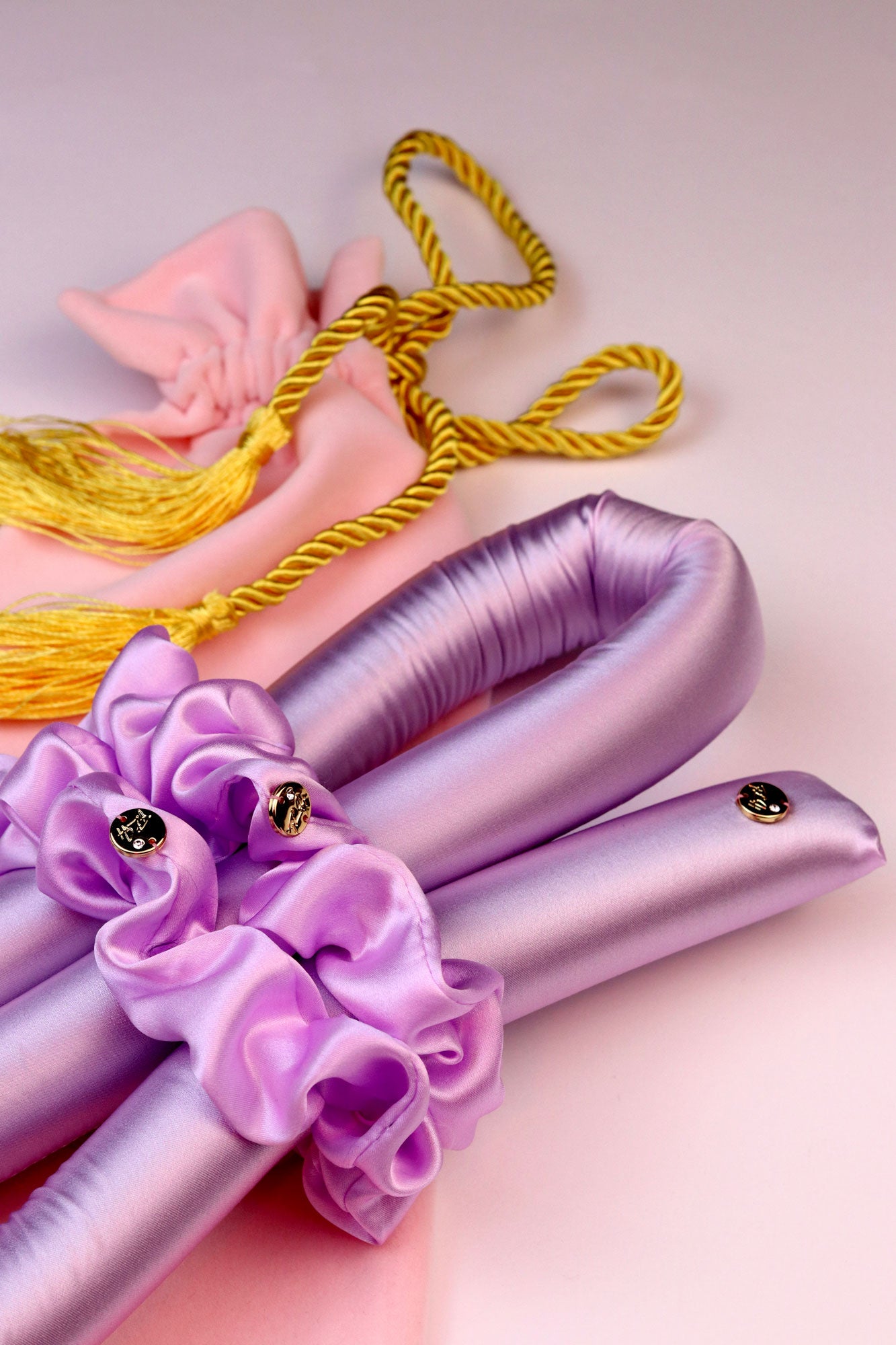 Ondulator fără Căldură cu elastice din Mătase Naturală Lavandă Ondulator fără Căldură cu elastice din Mătase Naturală Lavandă