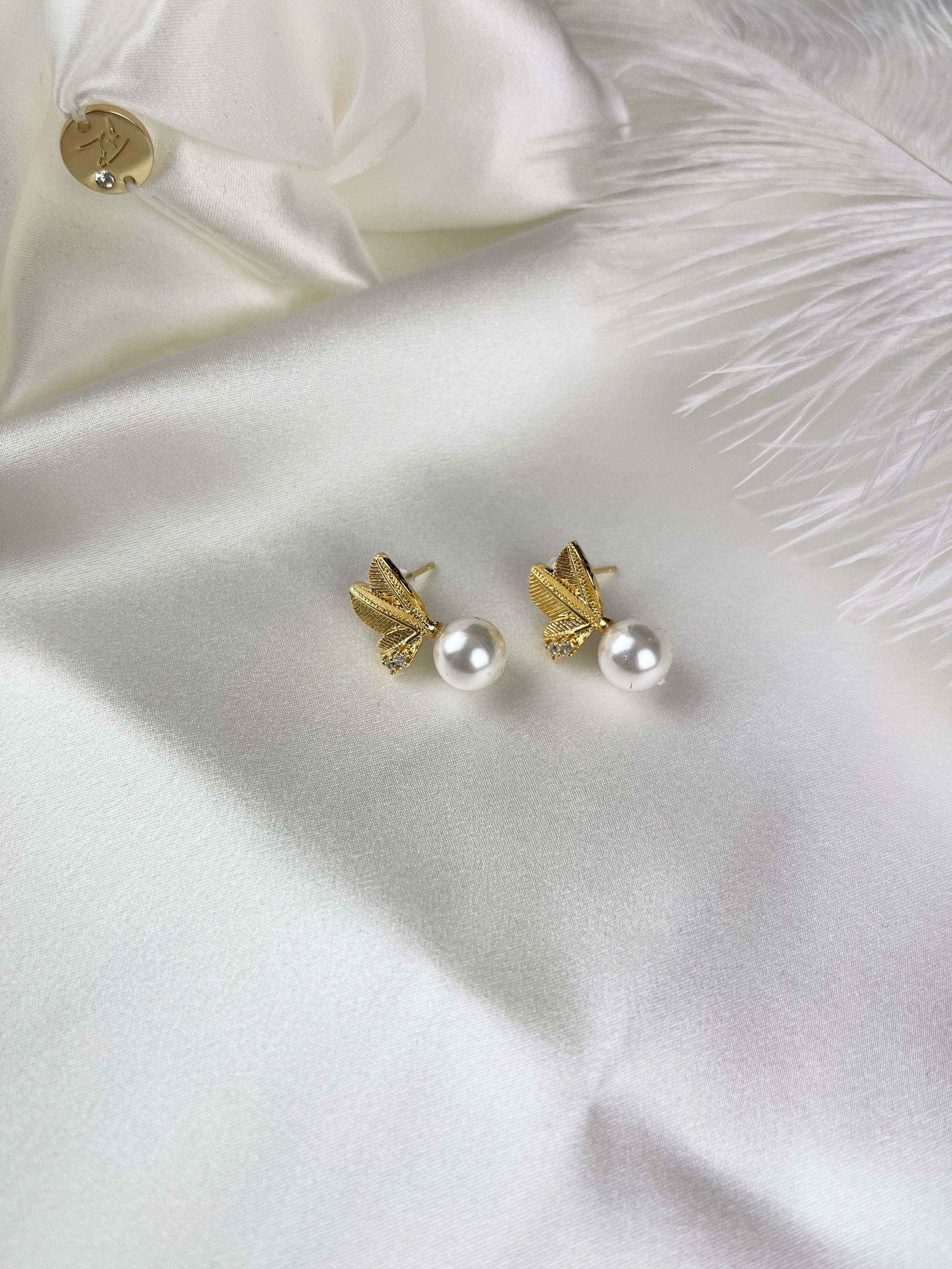 Leaf Pearls by Shirley Navone Pendientes con perlas Leaf Pearls by Shirley Navone Pendientes con perlas