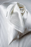 SET de 2 fundas de almohada bordadas con el logo FeverLess, de Seda Natural Mulberry con cierre Blanco SET de 2 fundas de almohada bordadas con el logo FeverLess, de Seda Natural Mulberry con cierre Blanco