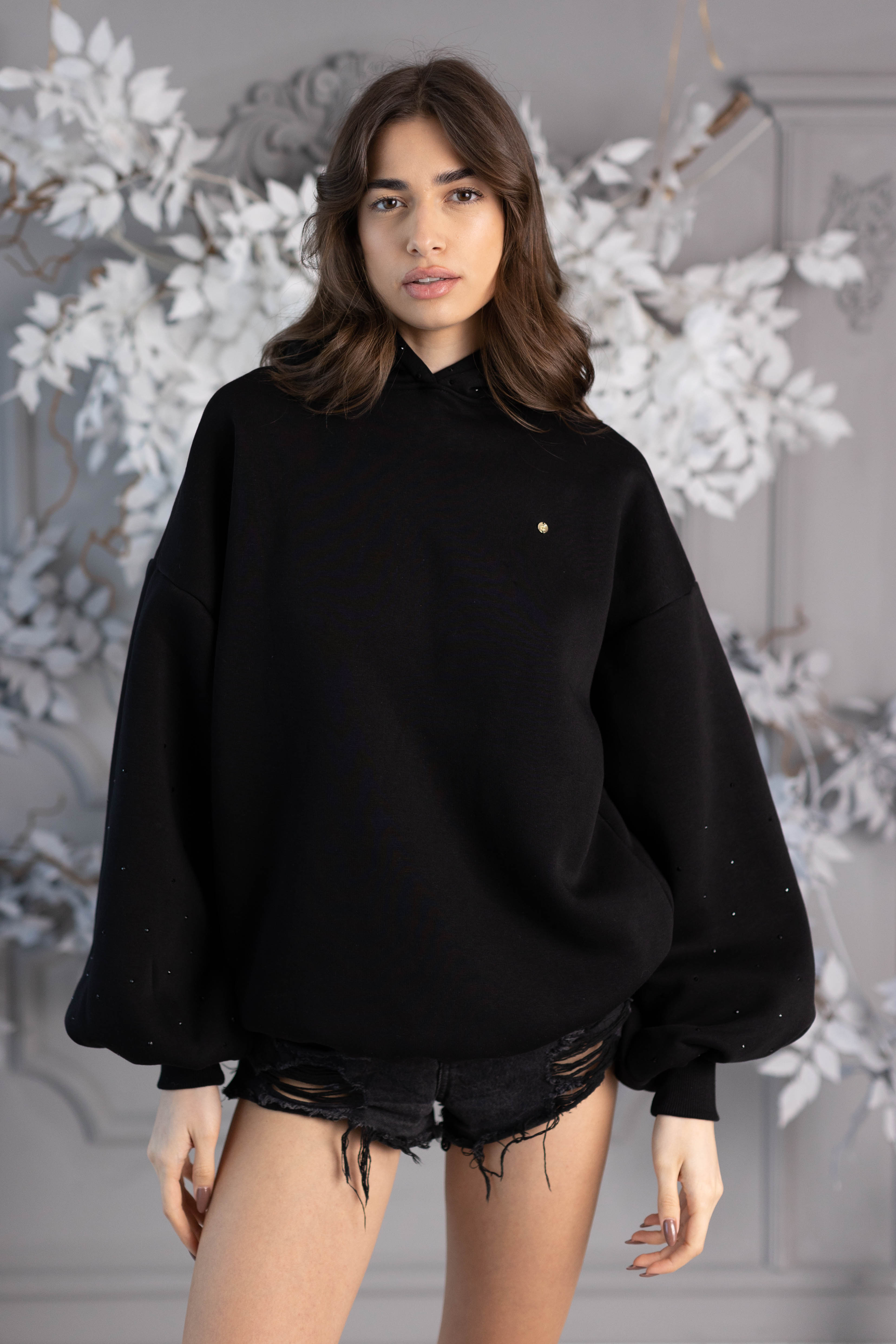 Sudadera "Blush" CRYSTALS con espalda abierta y mangas acampanadas NEGRO Sudadera "Blush" CRYSTALS con espalda abierta y mangas acampanadas NEGRO