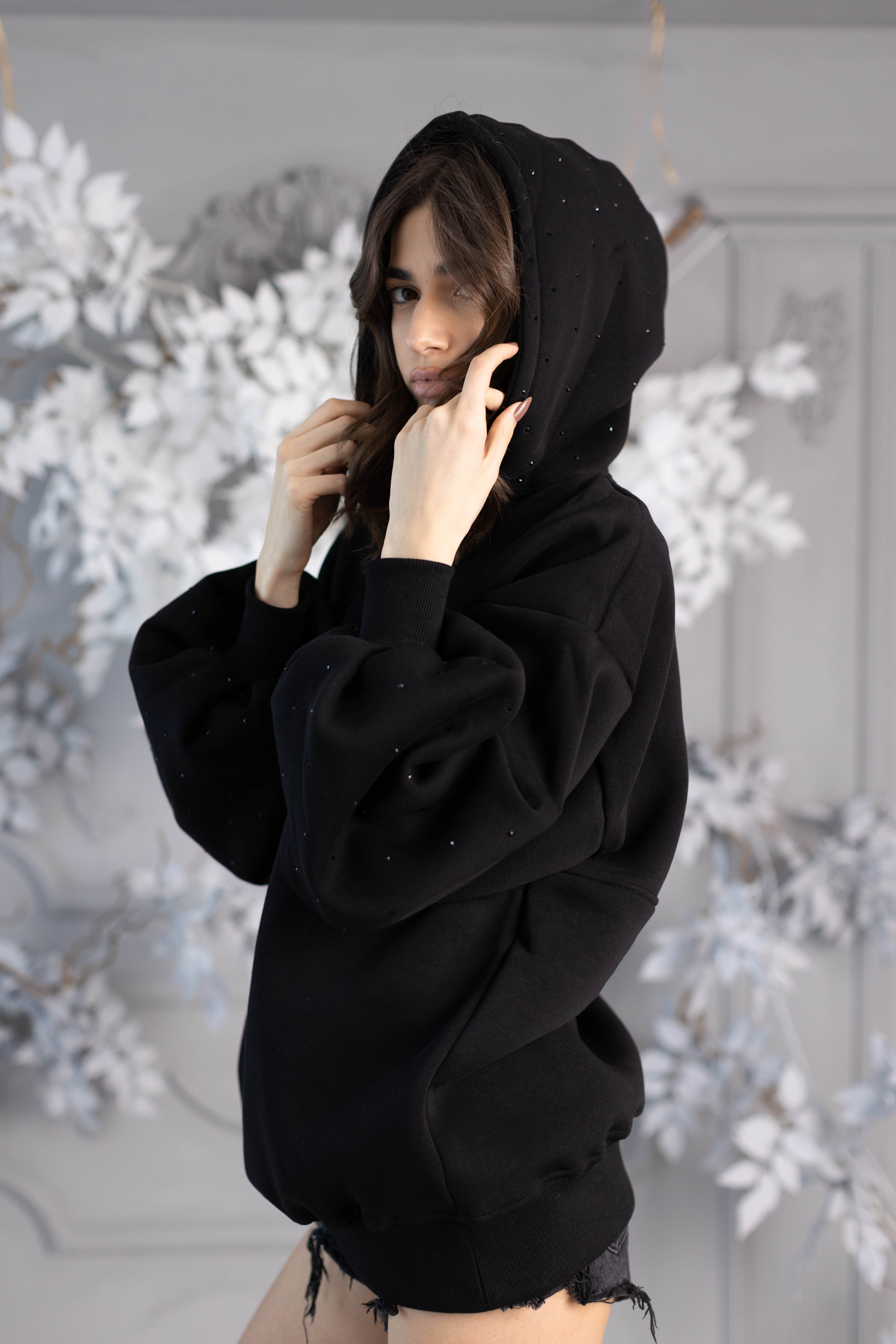 Sudadera "Blush" CRYSTALS con espalda abierta y mangas acampanadas NEGRO Sudadera "Blush" CRYSTALS con espalda abierta y mangas acampanadas NEGRO
