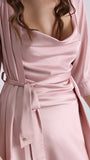 Bata Satin Wave Longitud MEDIA Rosa Polvo Bata Satin Wave Longitud MEDIA Rosa Polvo