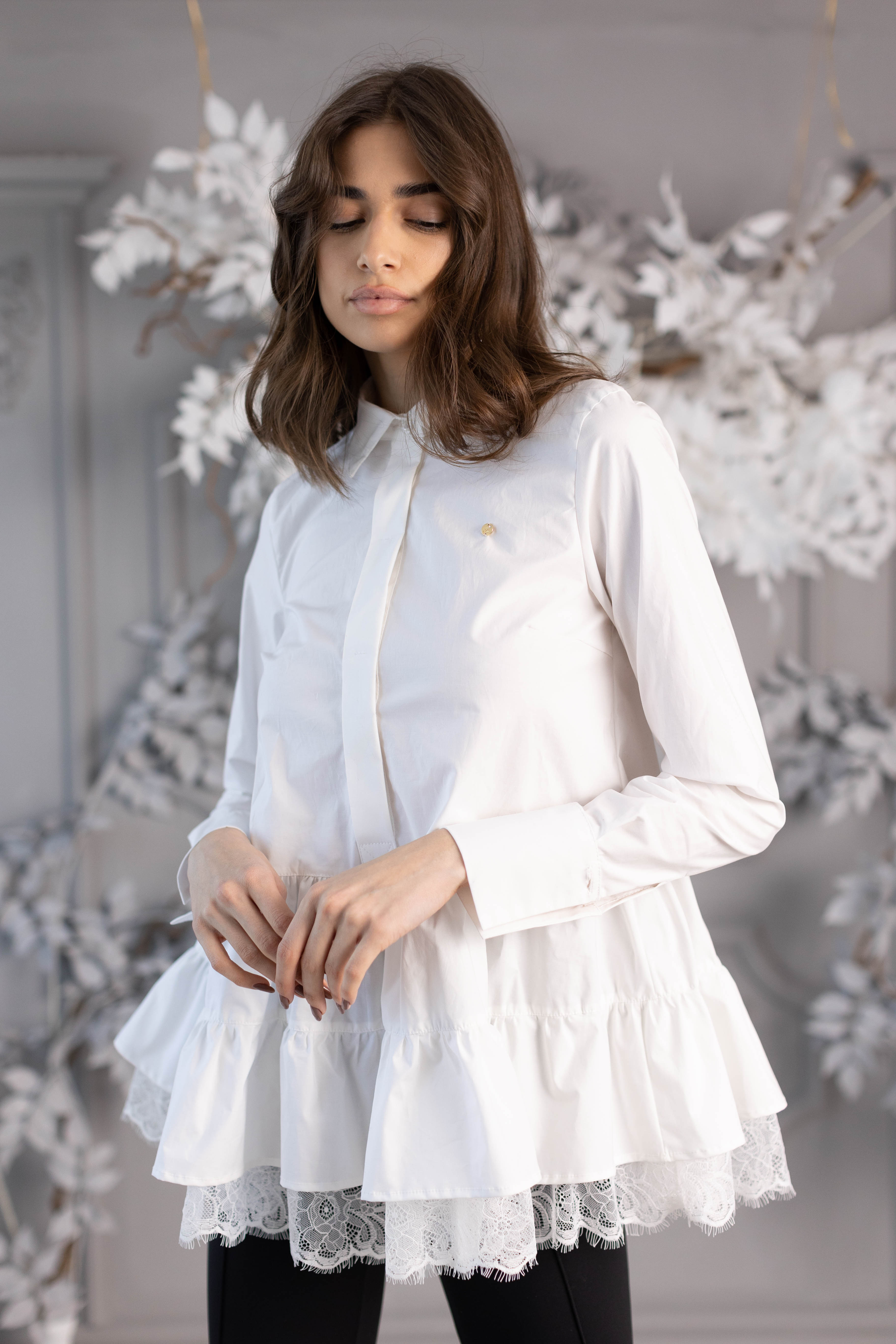 Camisa de algodón W. con volantes y encaje Blanco Camisa de algodón W. con volantes y encaje Blanco