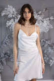 Set Satin Wave Short Robe + Open-Back White Dress Set Satin Wave Short Robe + Open-Back White Dress