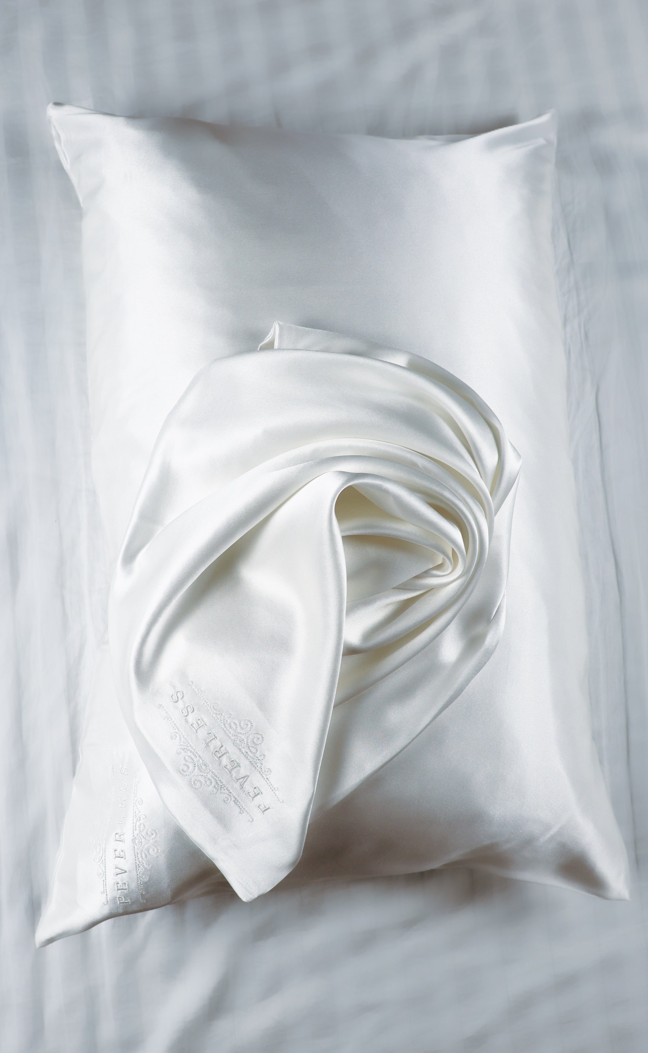 Glowing Hair & Skin SET - STANDARD Size Curling Kit + 1 FeverLess Pillowcase in WHITE Natural Silk Glowing Hair & Skin SET - STANDARD Size Curling Kit + 1 FeverLess Pillowcase in WHITE Natural Silk